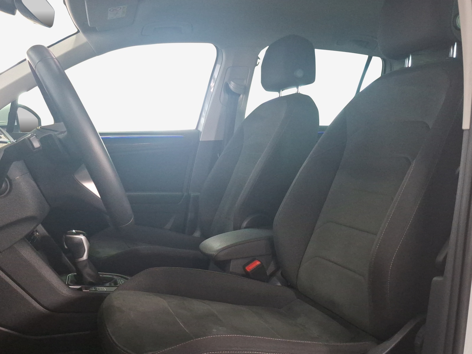 VW Tiguan 2.0 TDI SCR Elegance 4Motion DSG-image-7