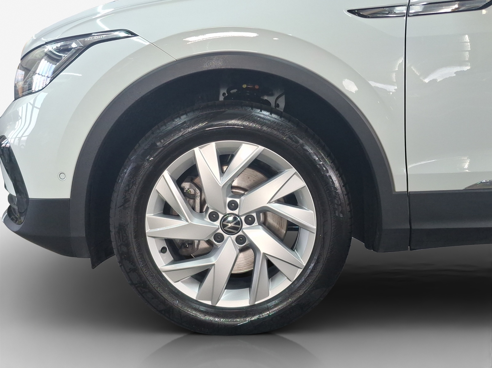VW Tiguan 2.0 TDI SCR Elegance 4Motion DSG-image-14