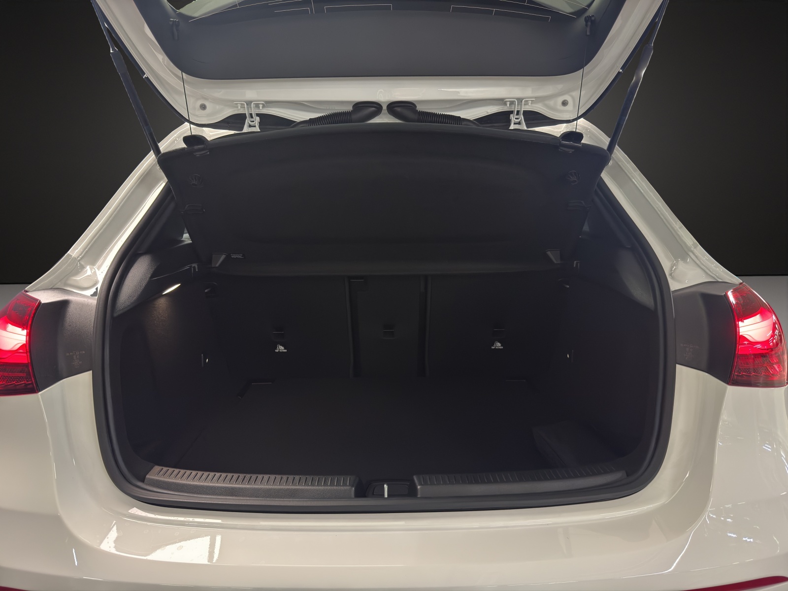 MERCEDES-BENZ A 250 4Matic 8G-DCT-image-16