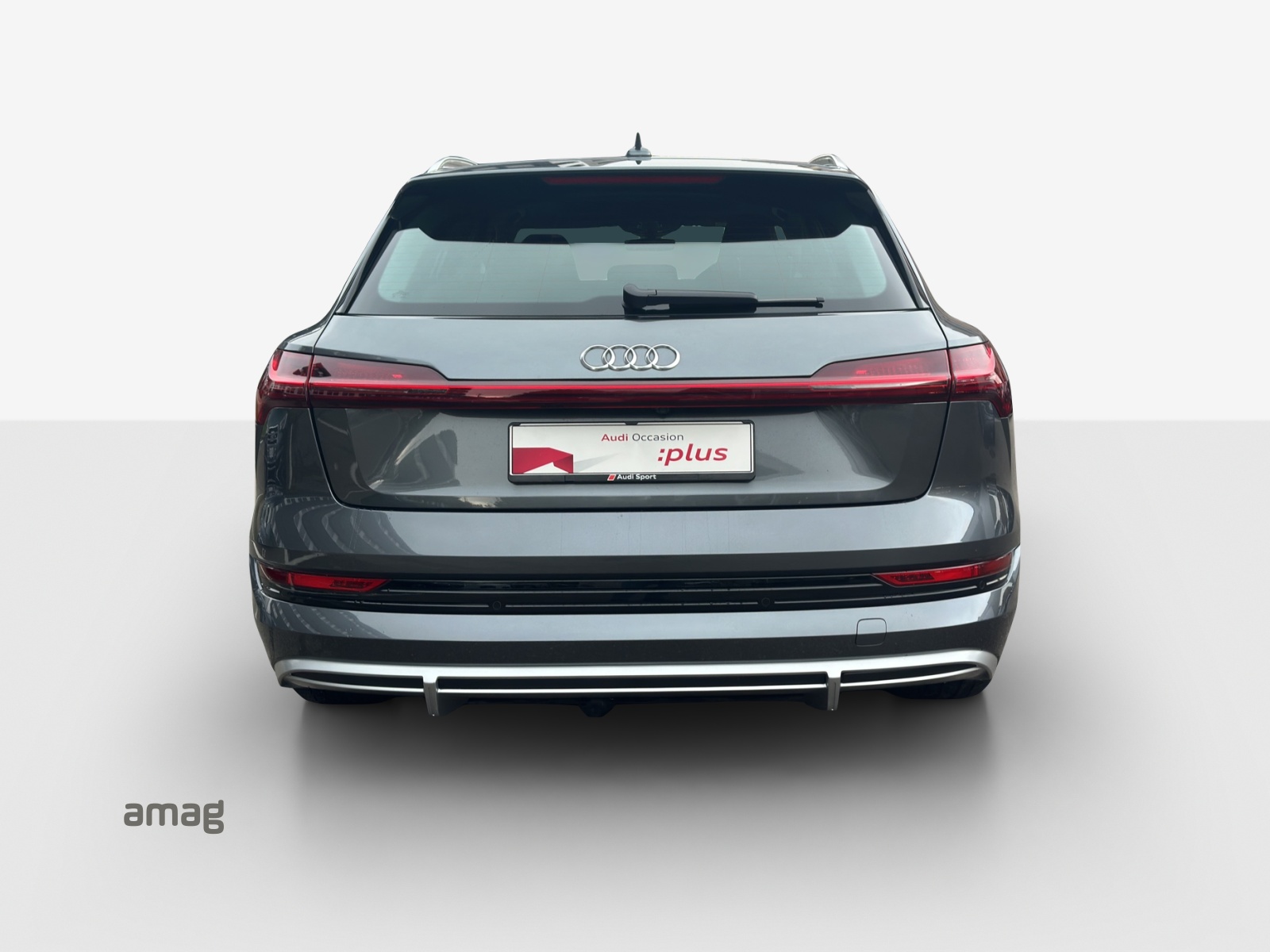 AUDI e-tron 55 S Line quattro-image-4