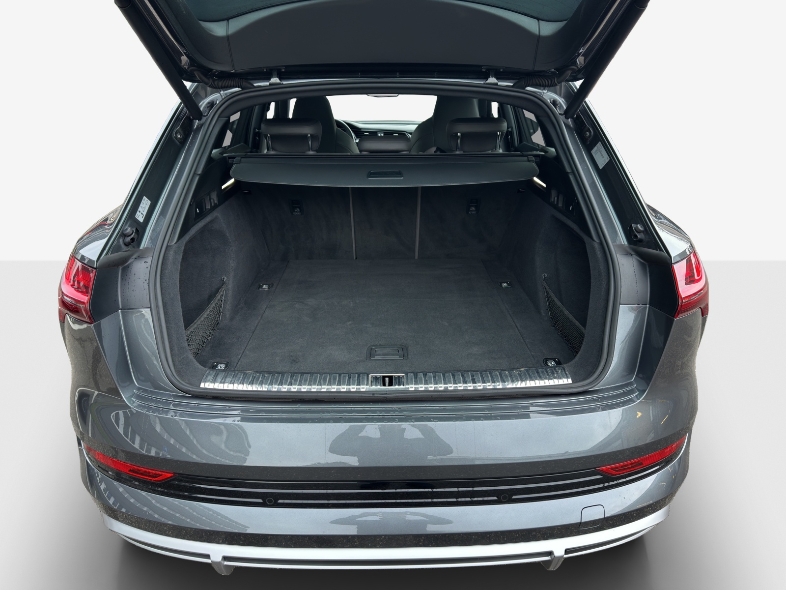 AUDI e-tron 55 S Line quattro-image-13