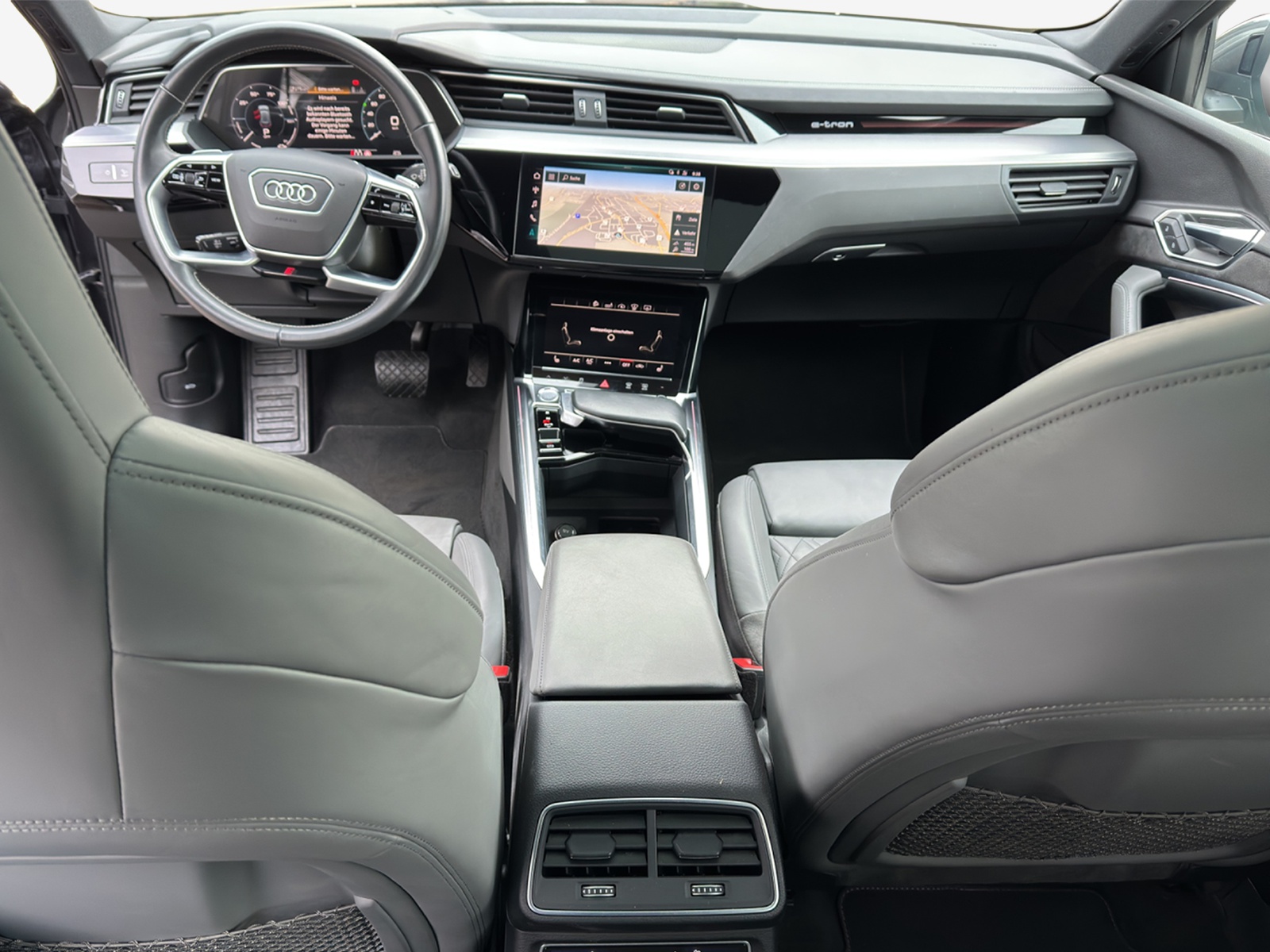 AUDI e-tron 55 S Line quattro-image-9