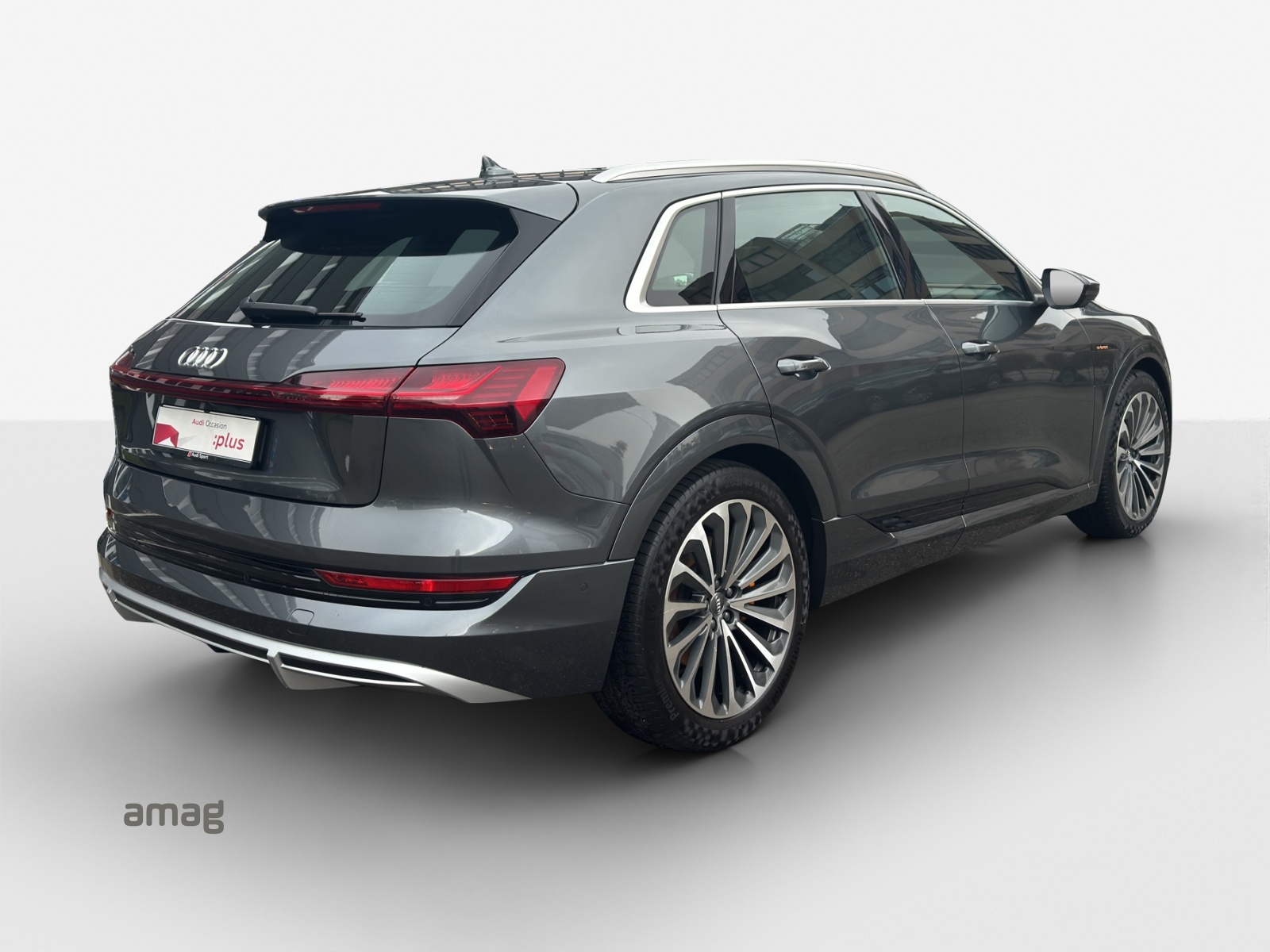 AUDI e-tron 55 S Line quattro-image-5