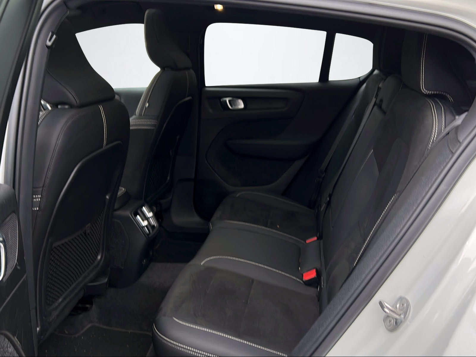 VOLVO C40 P8 Twin Recharge Ultimate AWD-image-10