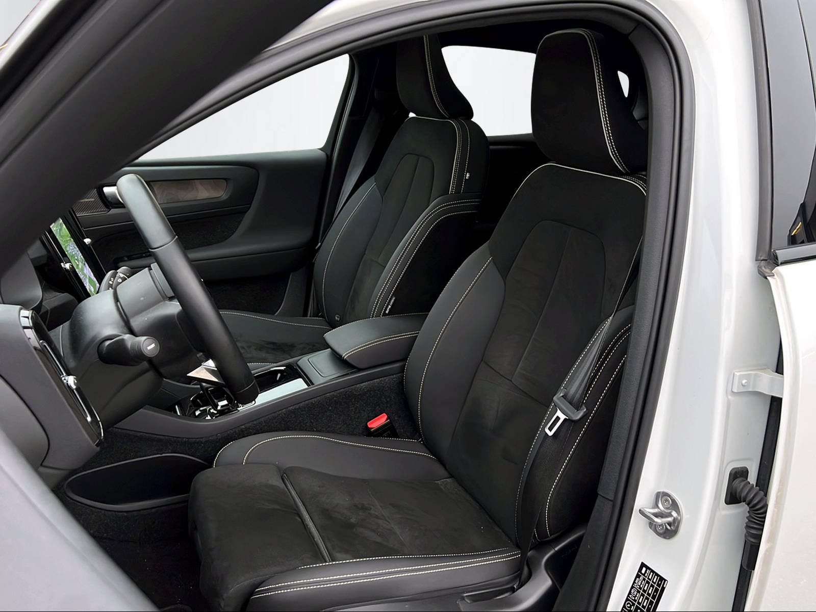 VOLVO C40 P8 Twin Recharge Ultimate AWD-image-14