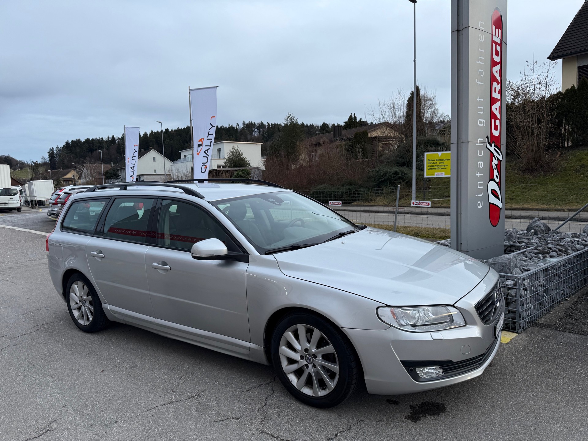 VOLVO V70 D4 Momentum Classic Edition Geartronic-image-2
