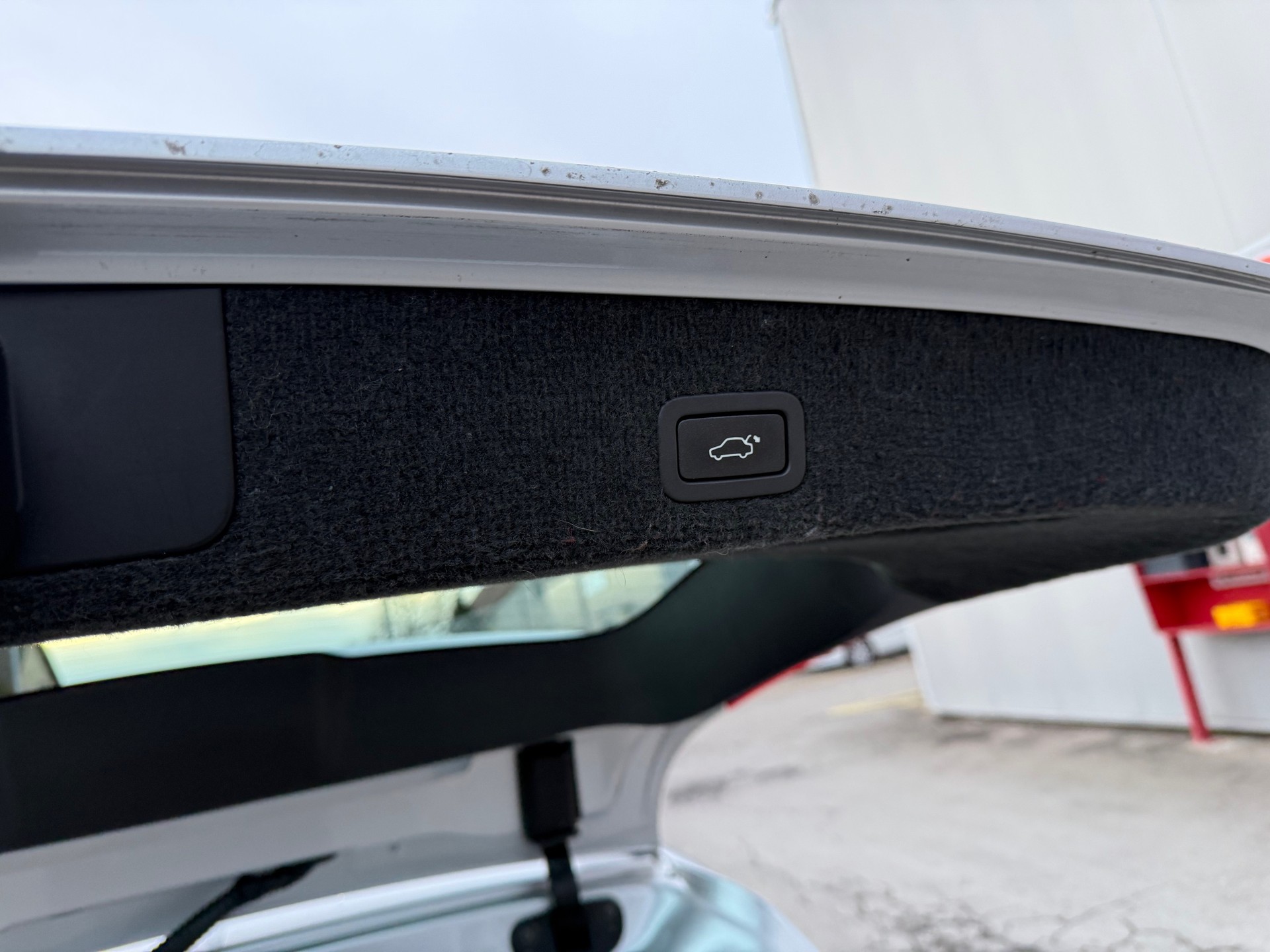 VOLVO V70 D4 Momentum Classic Edition Geartronic-image-5
