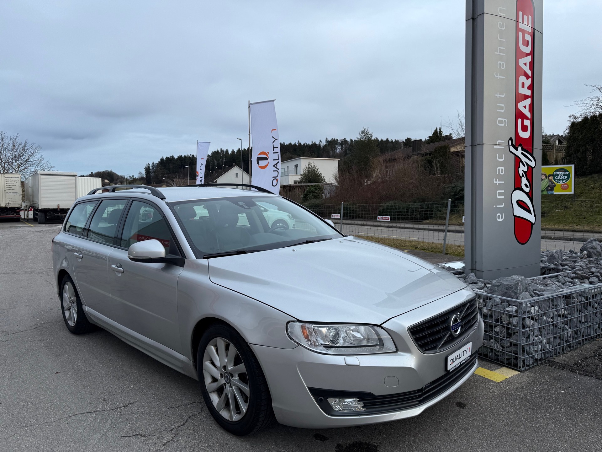 VOLVO V70 D4 Momentum Classic Edition Geartronic-image-1