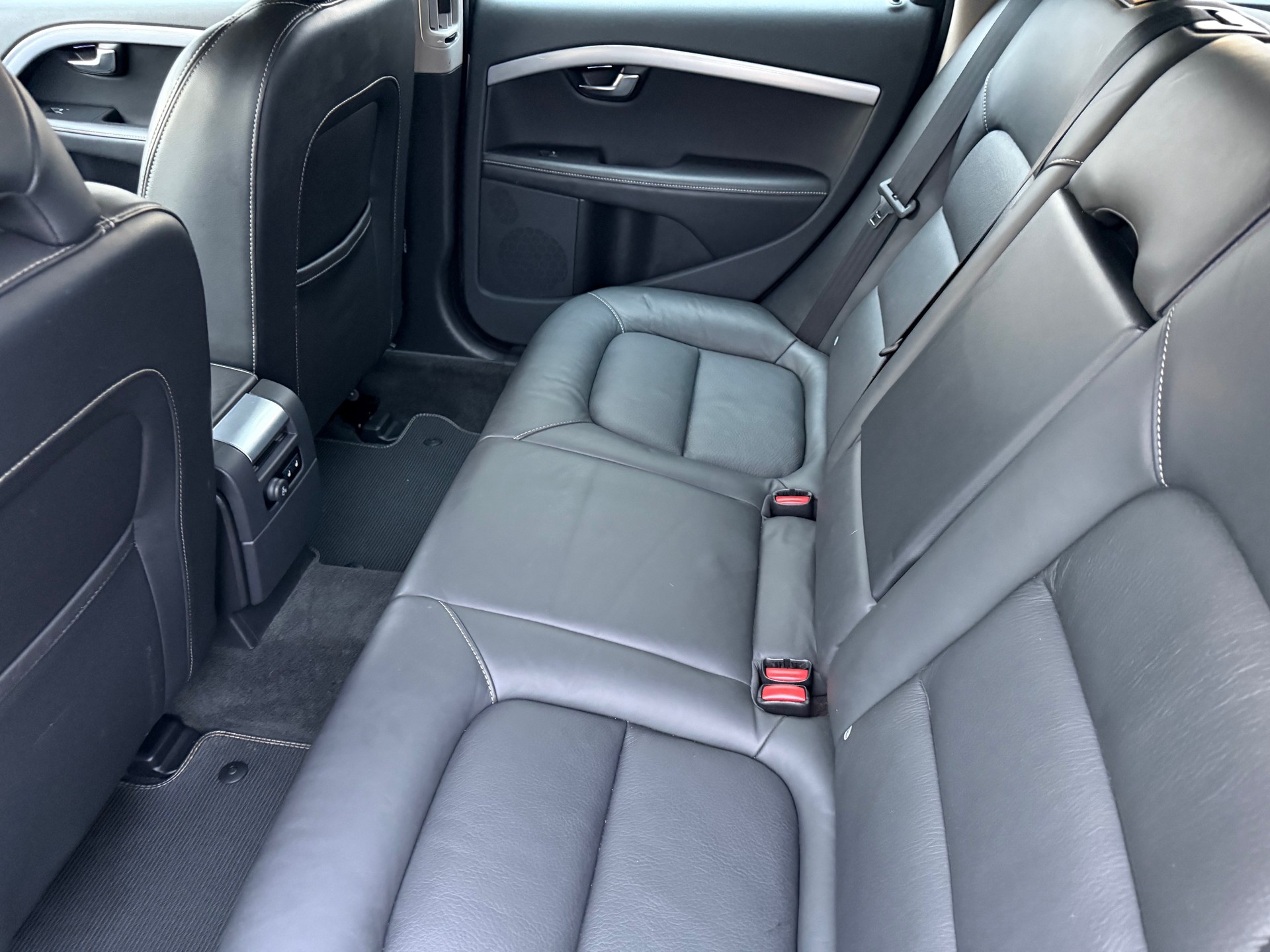 VOLVO V70 D4 Momentum Classic Edition Geartronic-image-7