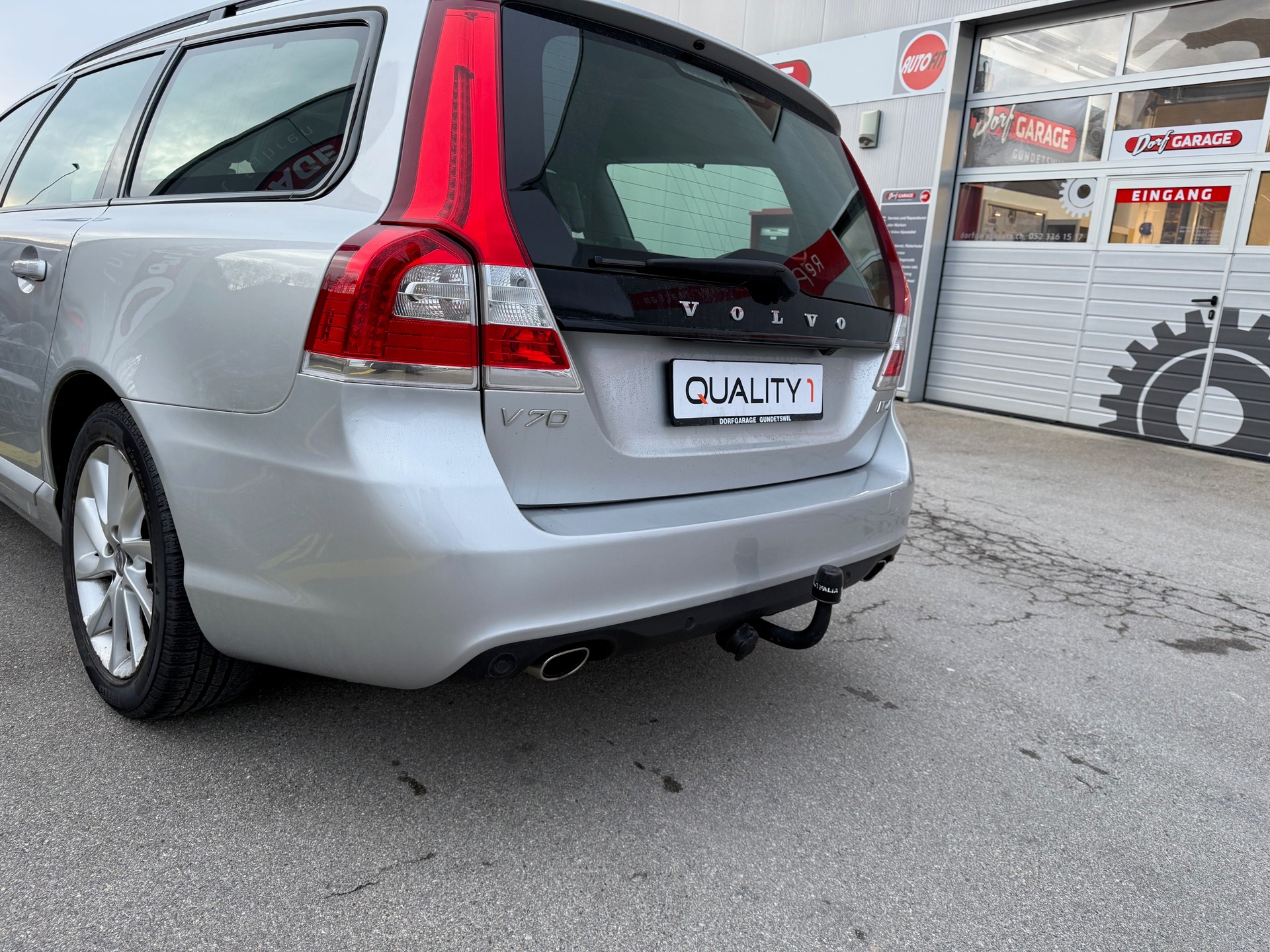 VOLVO V70 D4 Momentum Classic Edition Geartronic-image-4
