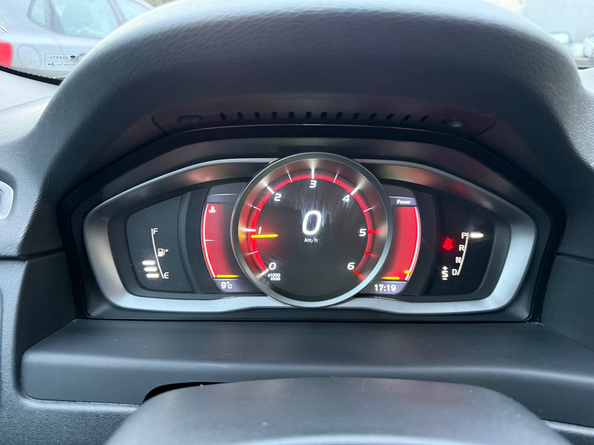 VOLVO V70 D4 Momentum Classic Edition Geartronic-image-6