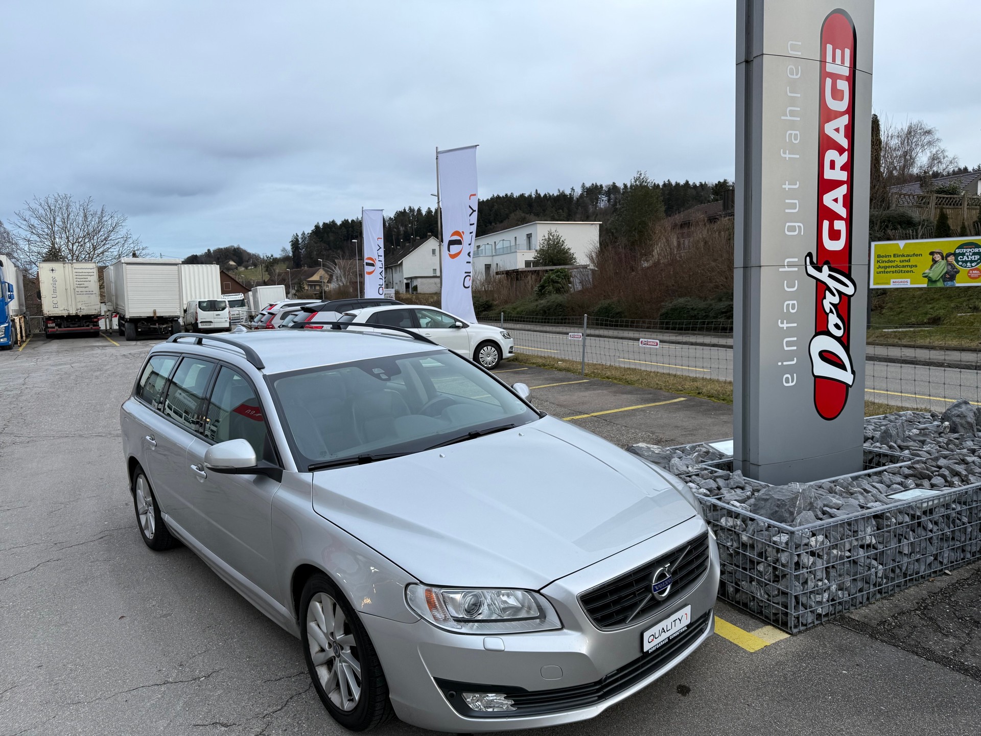 VOLVO V70 D4 Momentum Classic Edition Geartronic-image-3