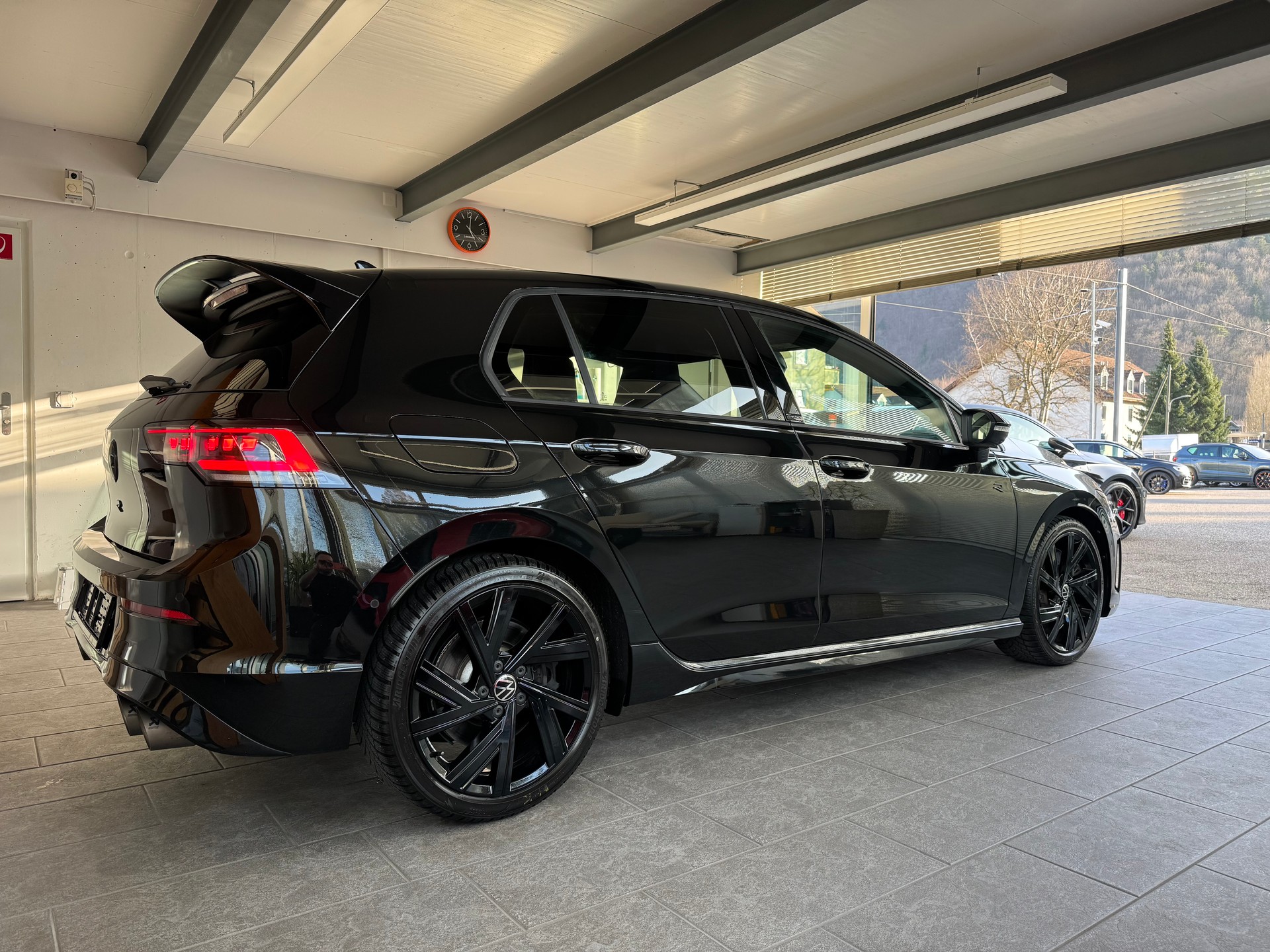 VW Golf 2.0 TSI R Black Edition DSG 4 Motion-image-5