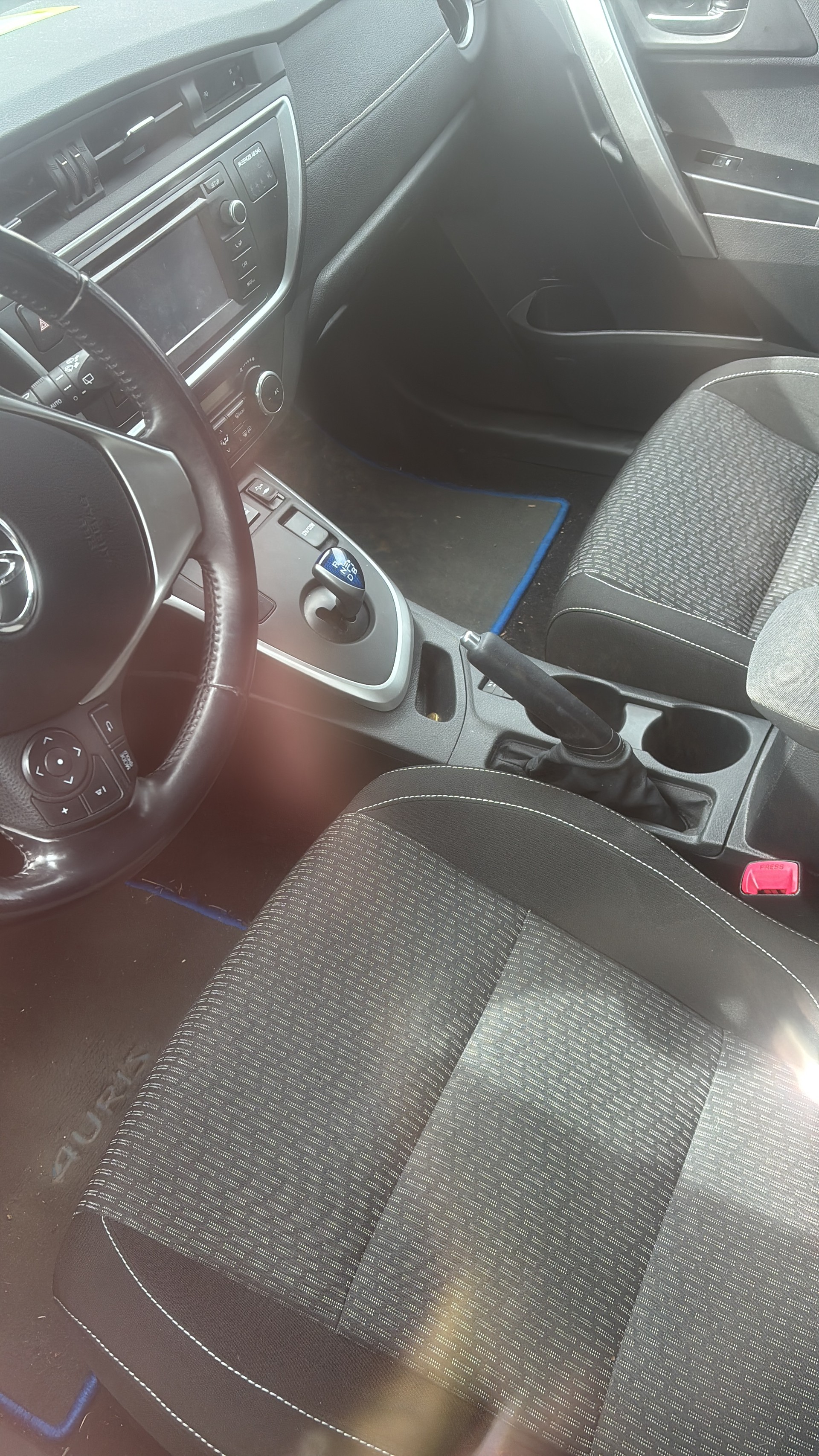 TOYOTA Auris 1.8 16V HSD Linea Luna-image-1