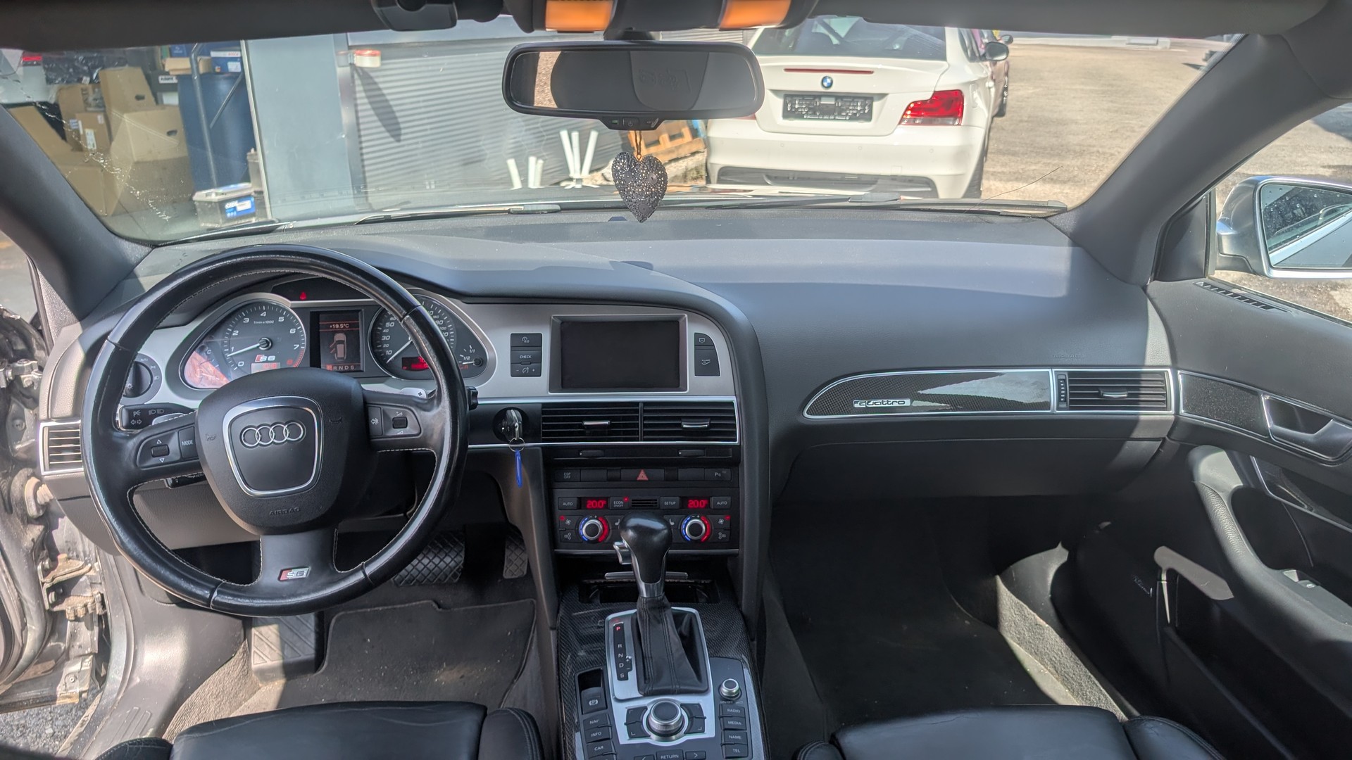 AUDI S6 Avant 5.2 V10 quattro tiptronic-image-17