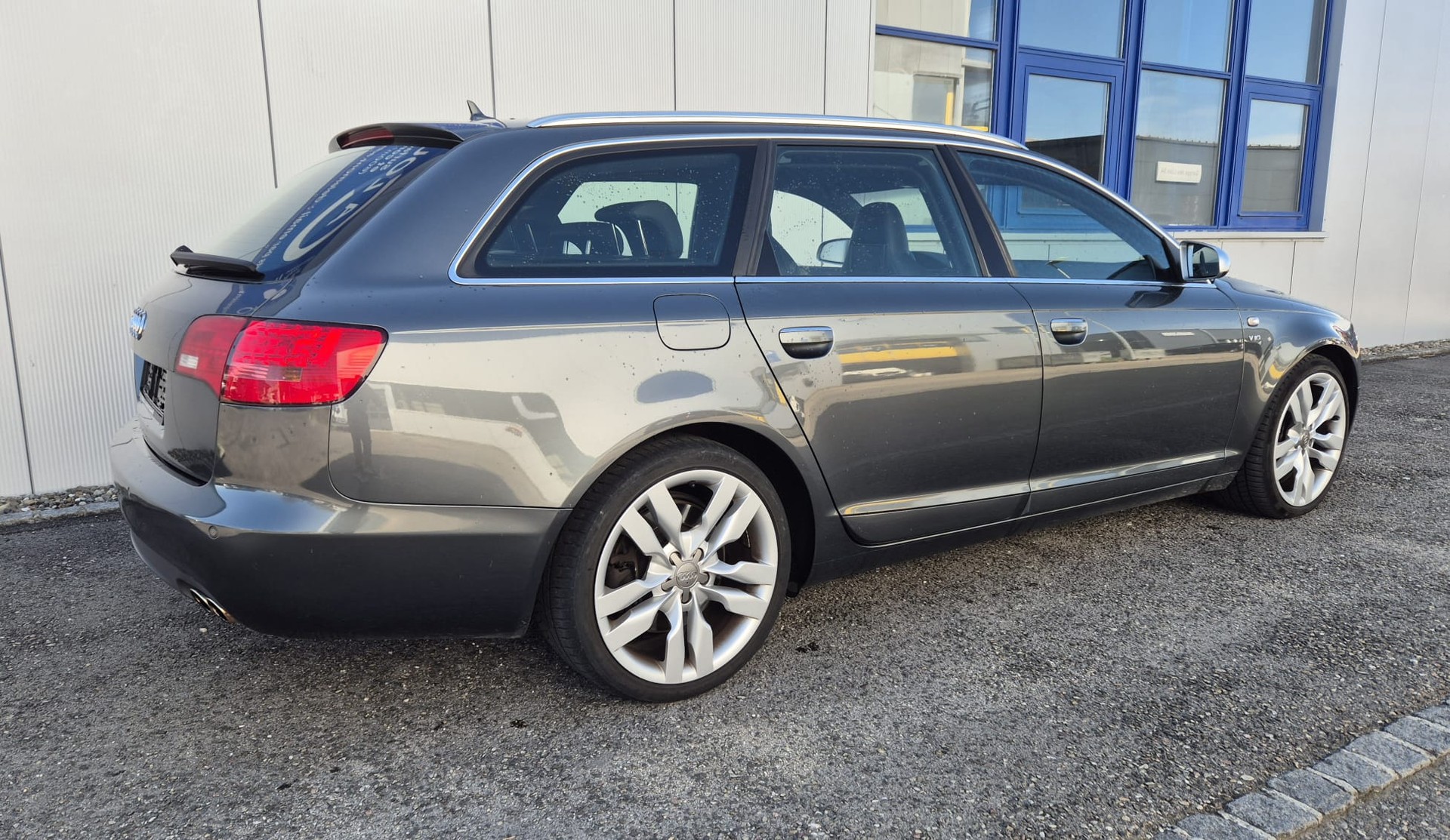 AUDI S6 Avant 5.2 V10 quattro tiptronic-image-7