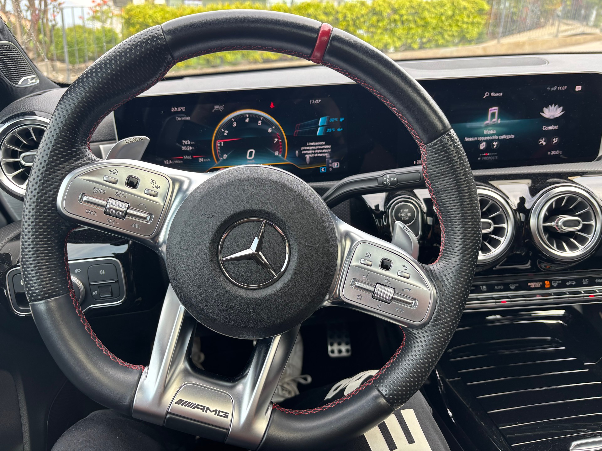 MERCEDES-BENZ A 35 AMG 4Matic Speedshift-image-3