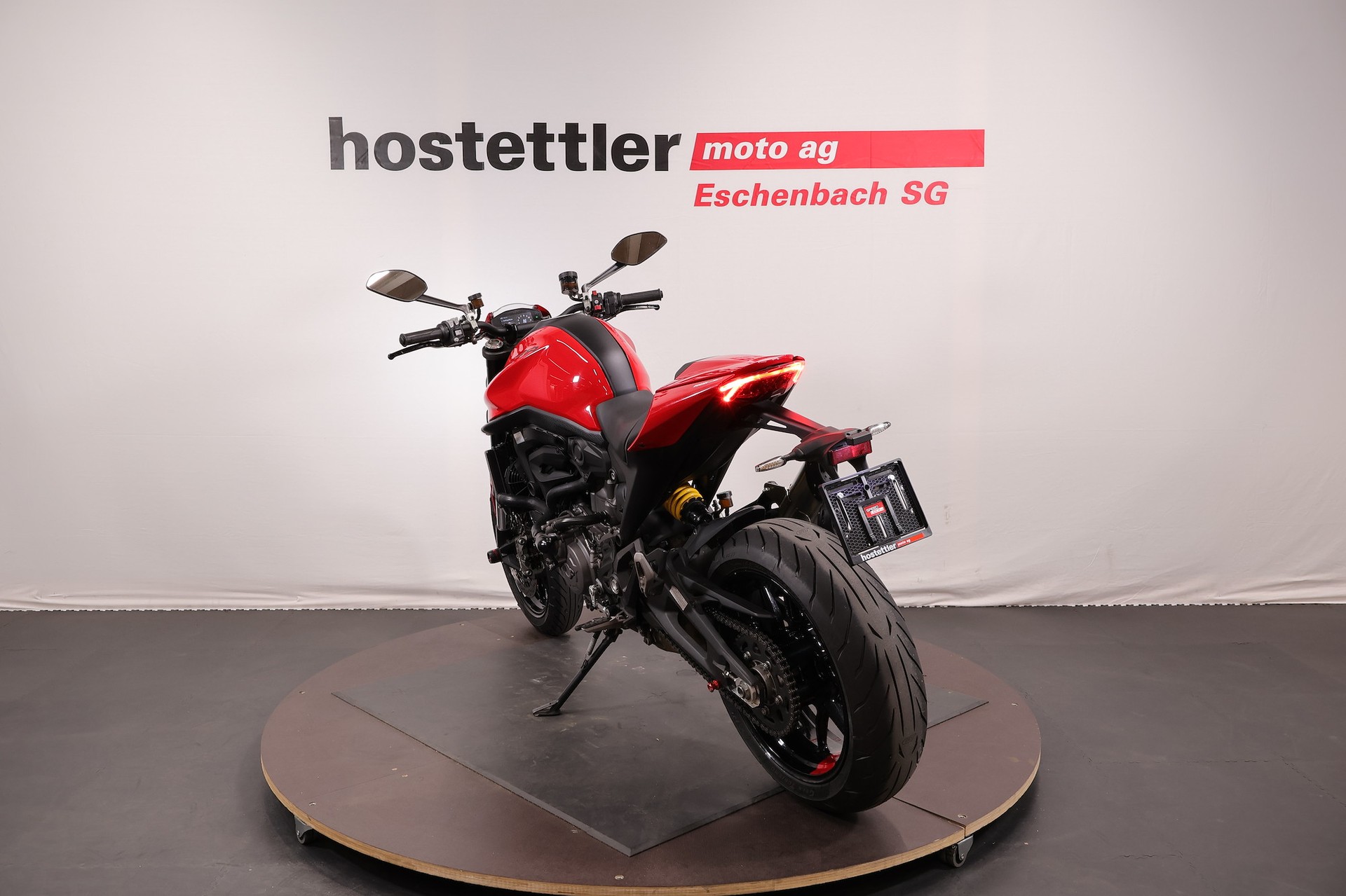 DUCATI Monster-showroom-element-3