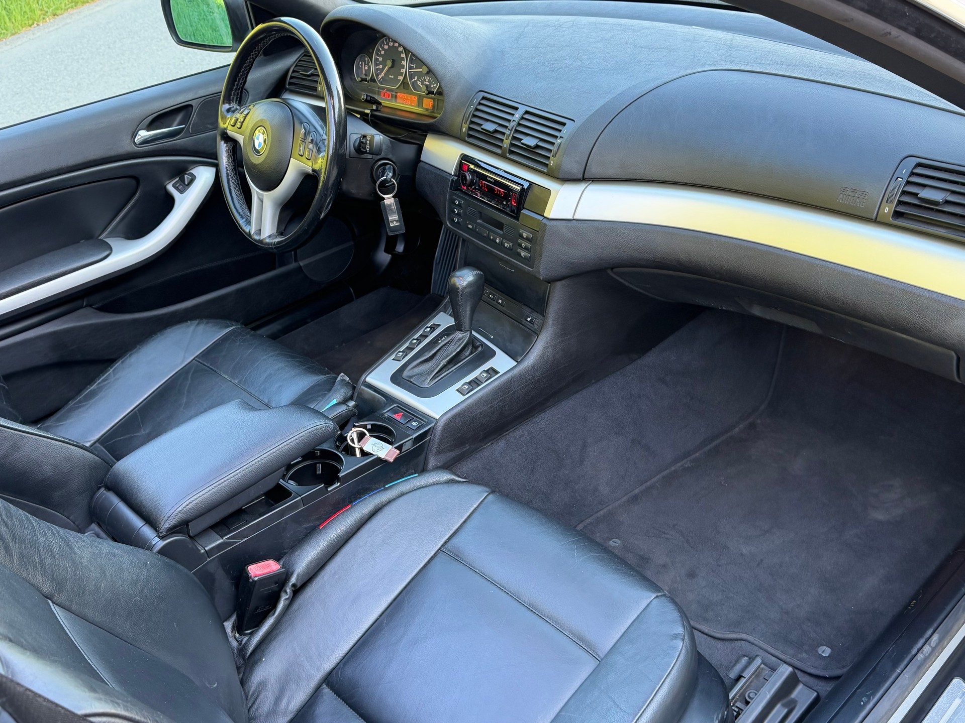 BMW 330Ci Cabriolet-image-10