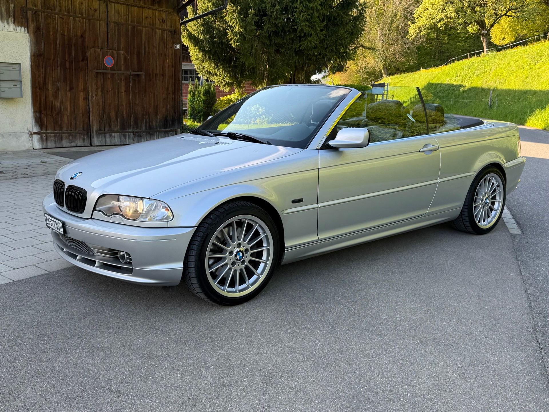 BMW 330Ci Cabriolet-image-8