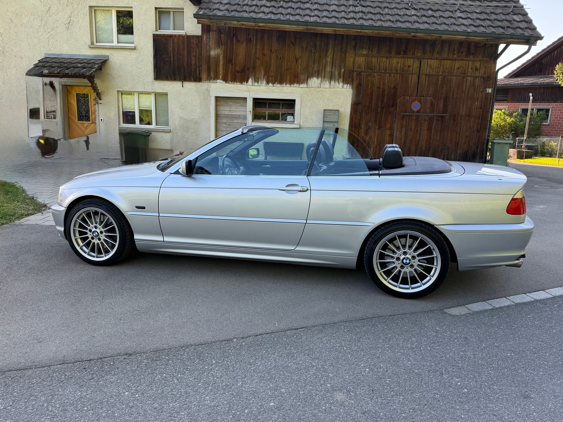 BMW 330Ci Cabriolet-image-7