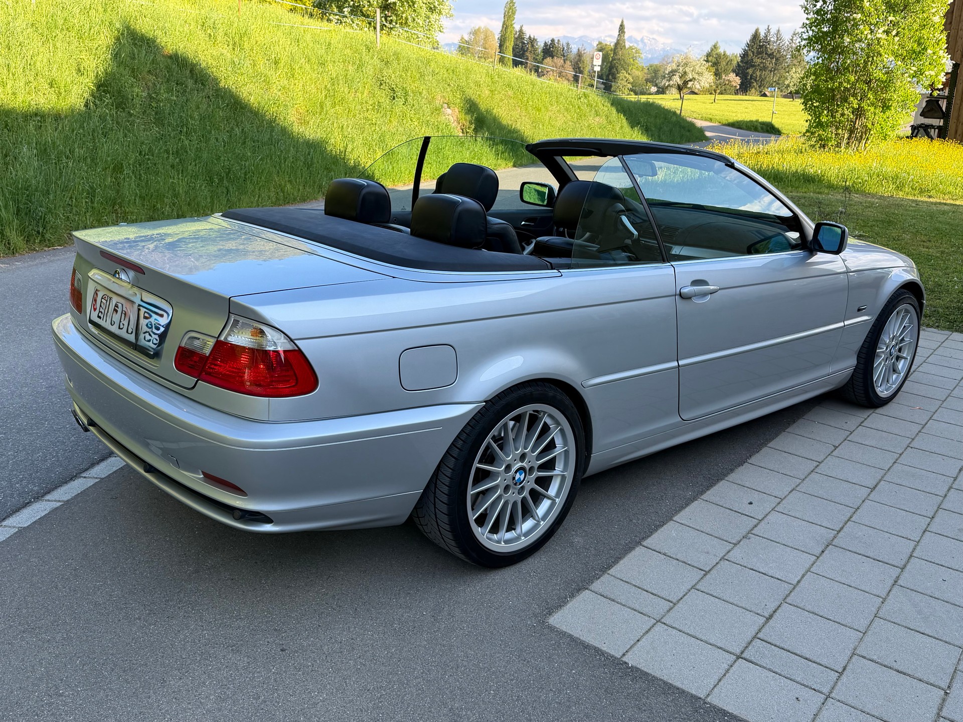 BMW 330Ci Cabriolet-showroom-element-3