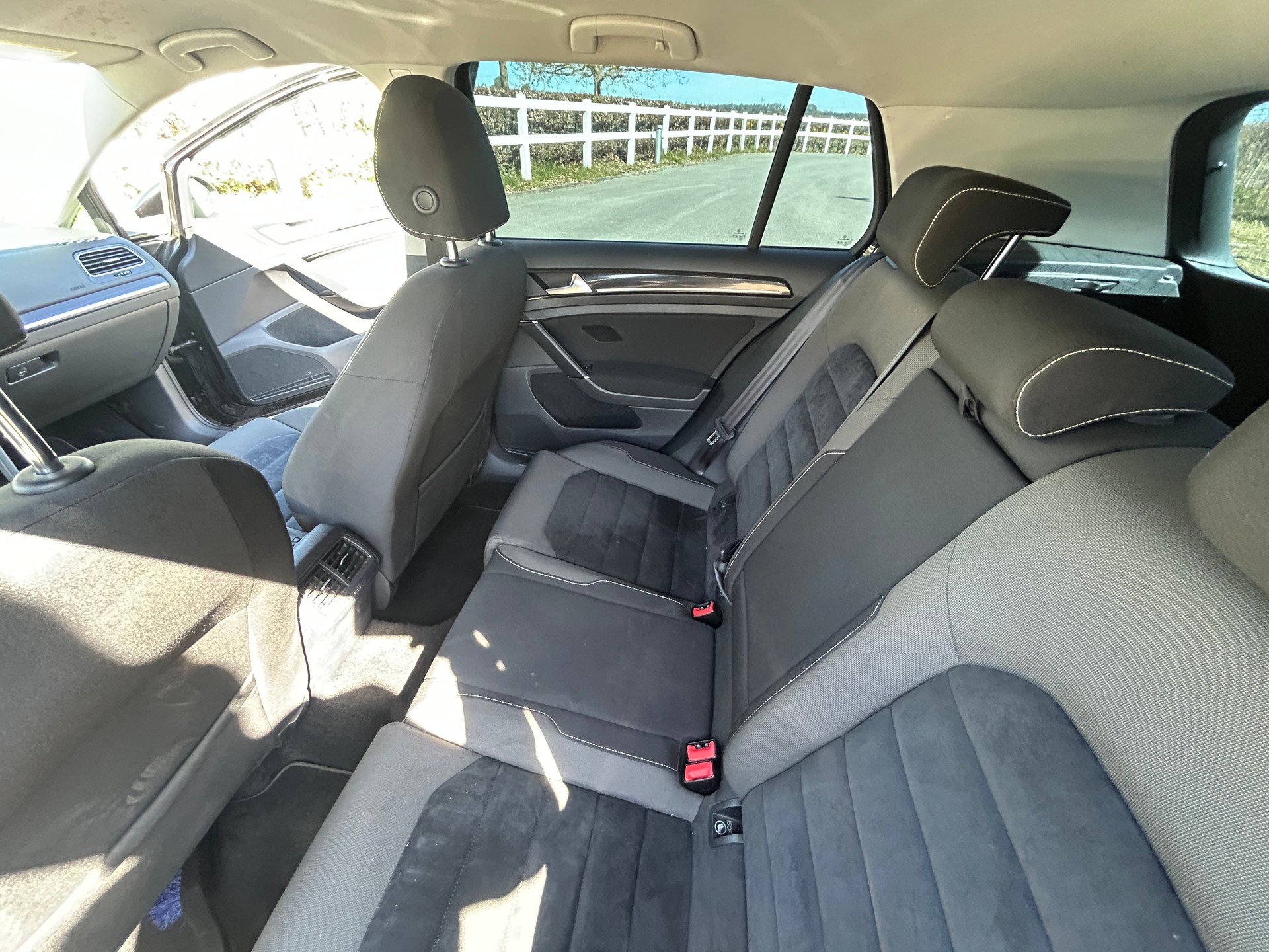 VW Golf 2.0 TDI Highline-image-12
