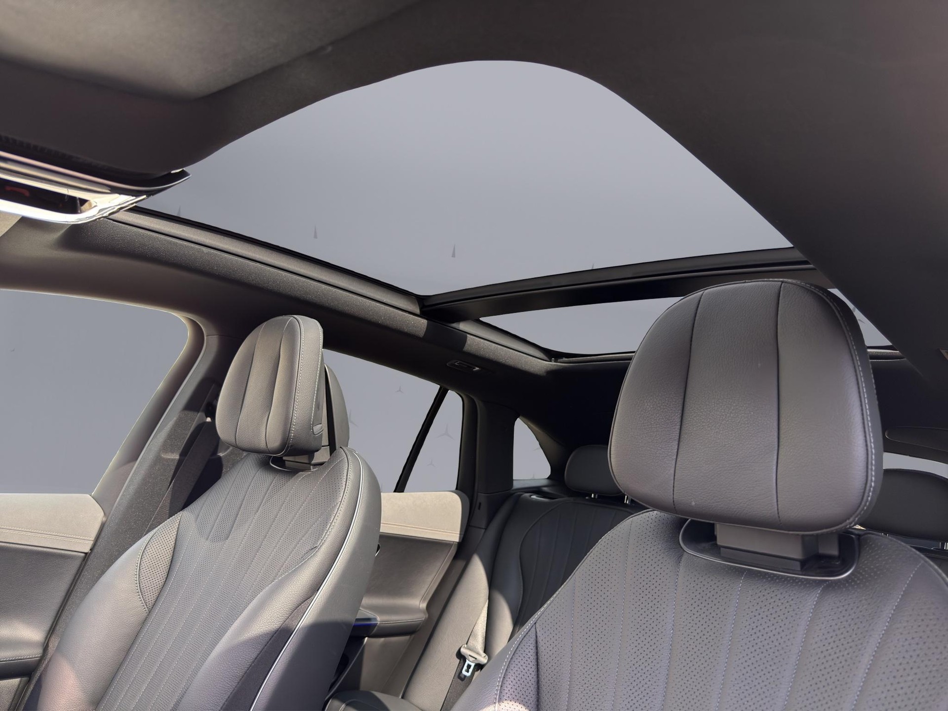 MERCEDES-BENZ EQE 350 Excellence AMG Line 4matic-image-13