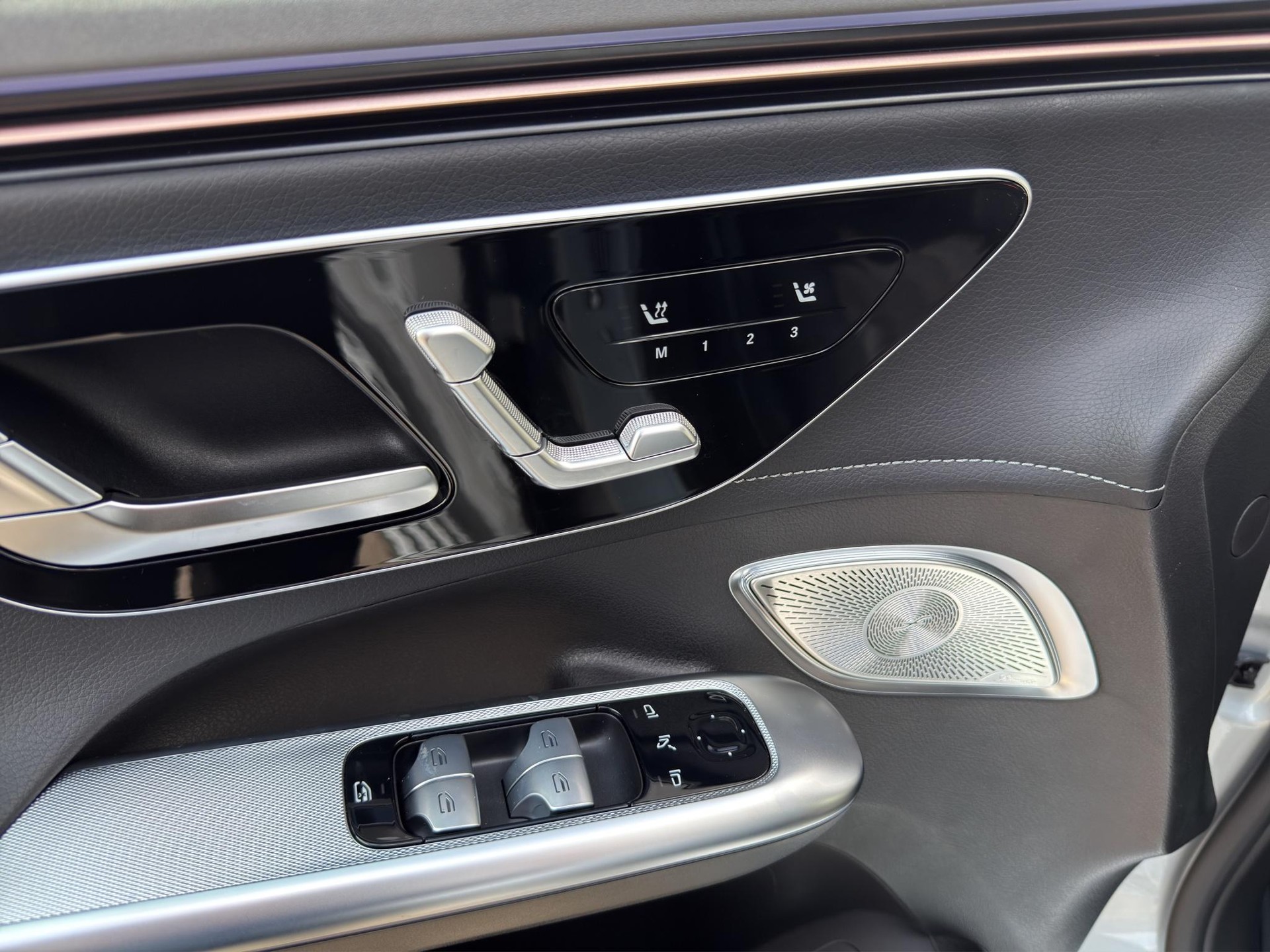 MERCEDES-BENZ EQE 350 Excellence AMG Line 4matic-image-8