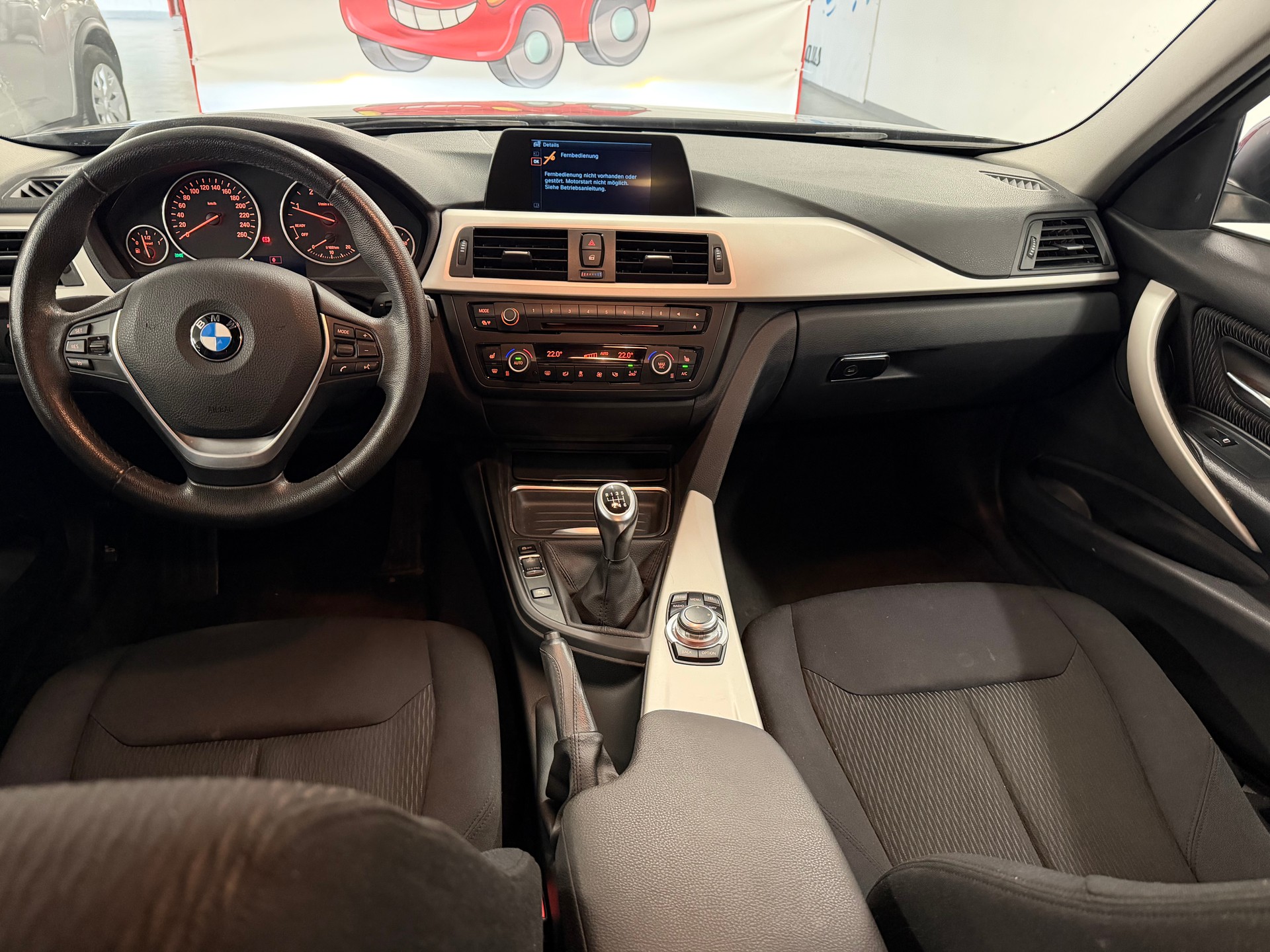 BMW 318d Touring Luxury Line-image-9