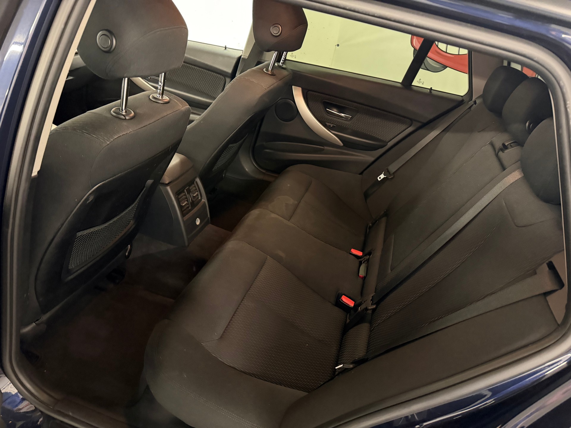 BMW 318d Touring Luxury Line-image-8