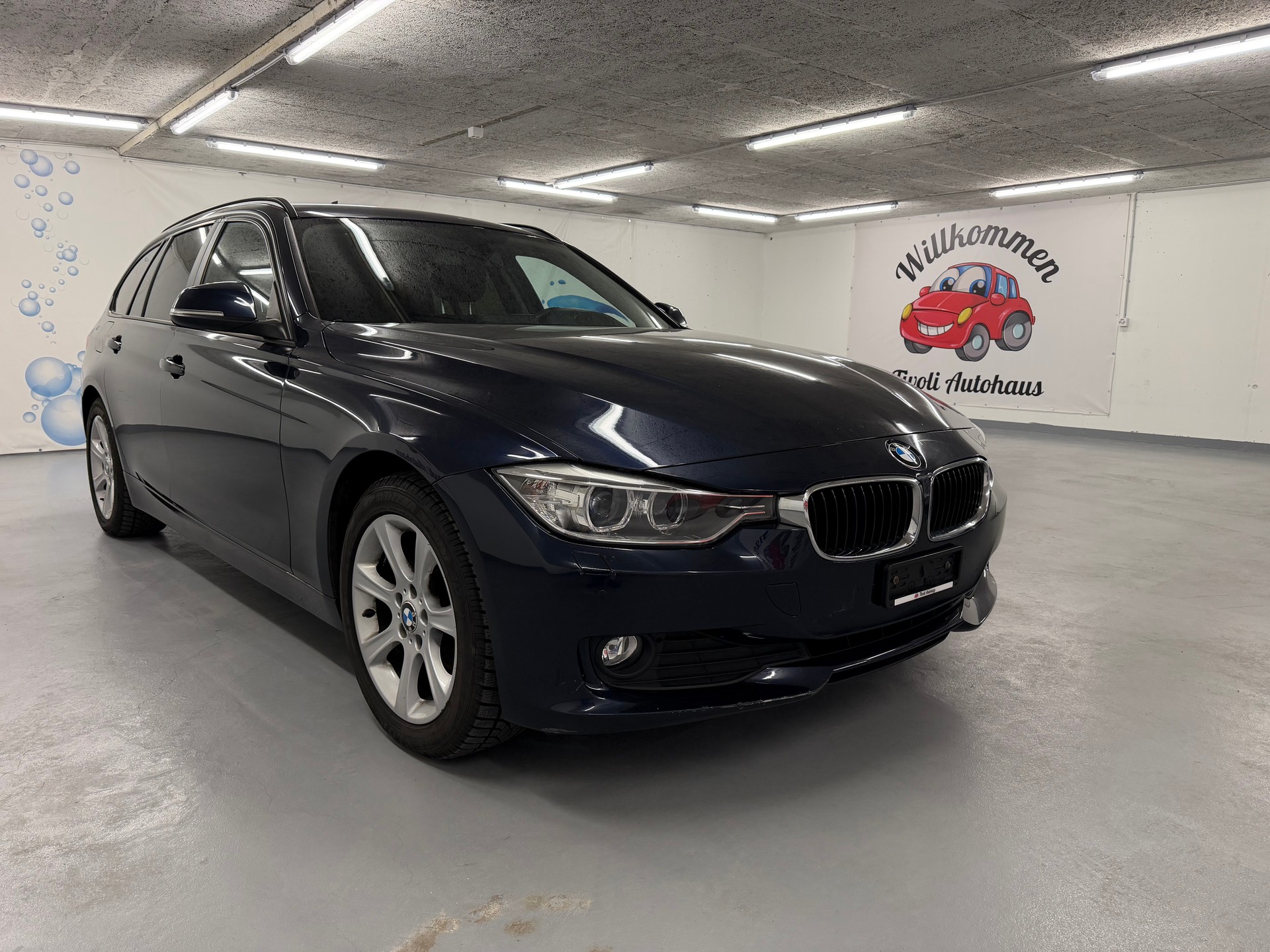 BMW 318d Touring Luxury Line-image-1