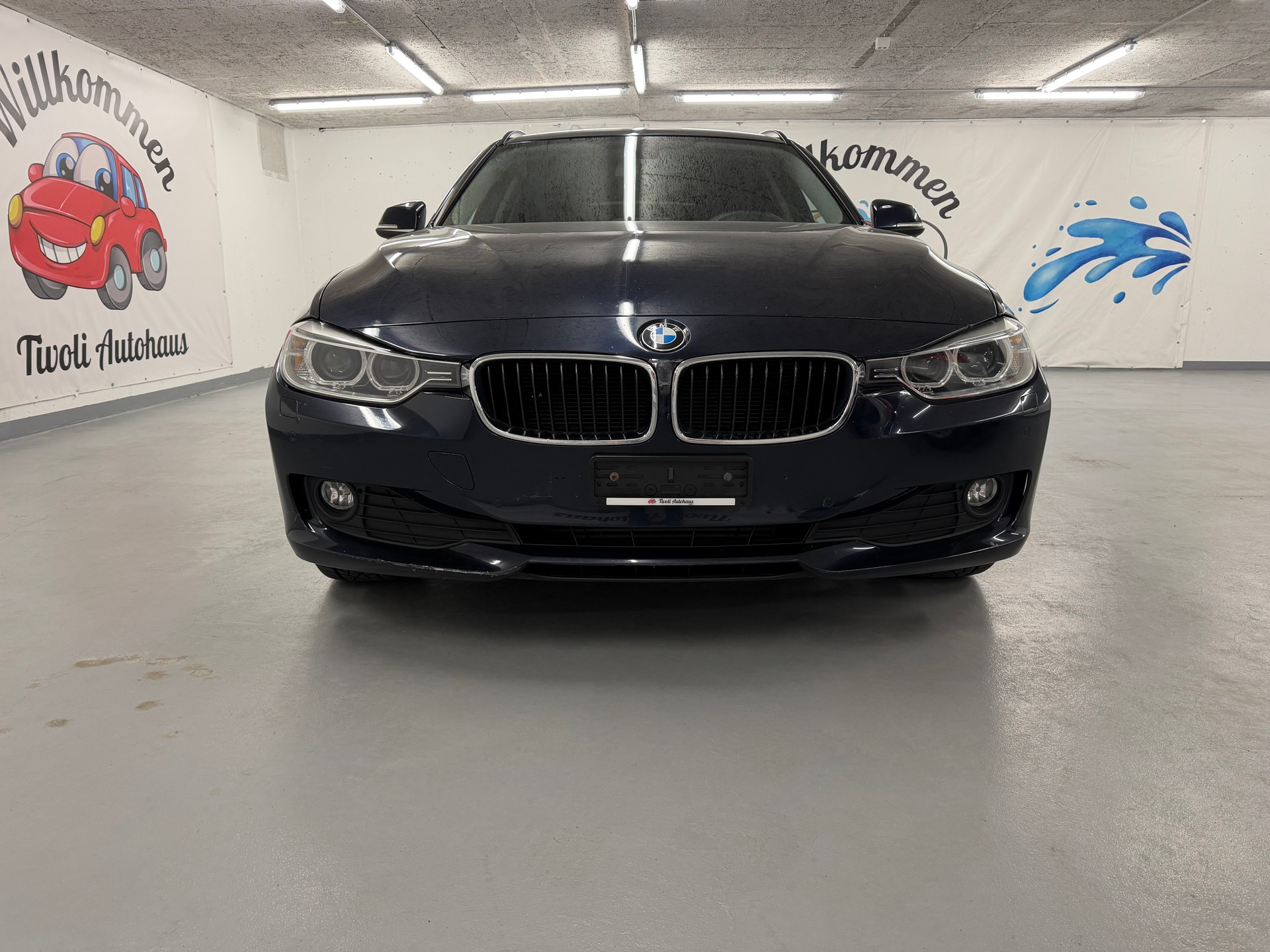 BMW 318d Touring Luxury Line-image-2