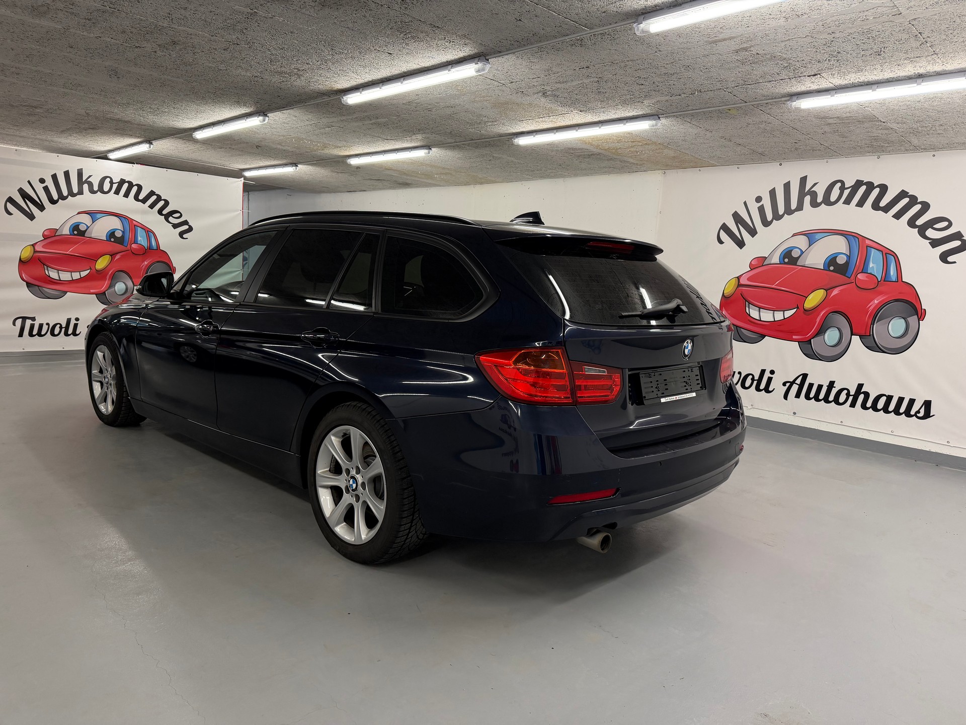 BMW 318d Touring Luxury Line-image-4