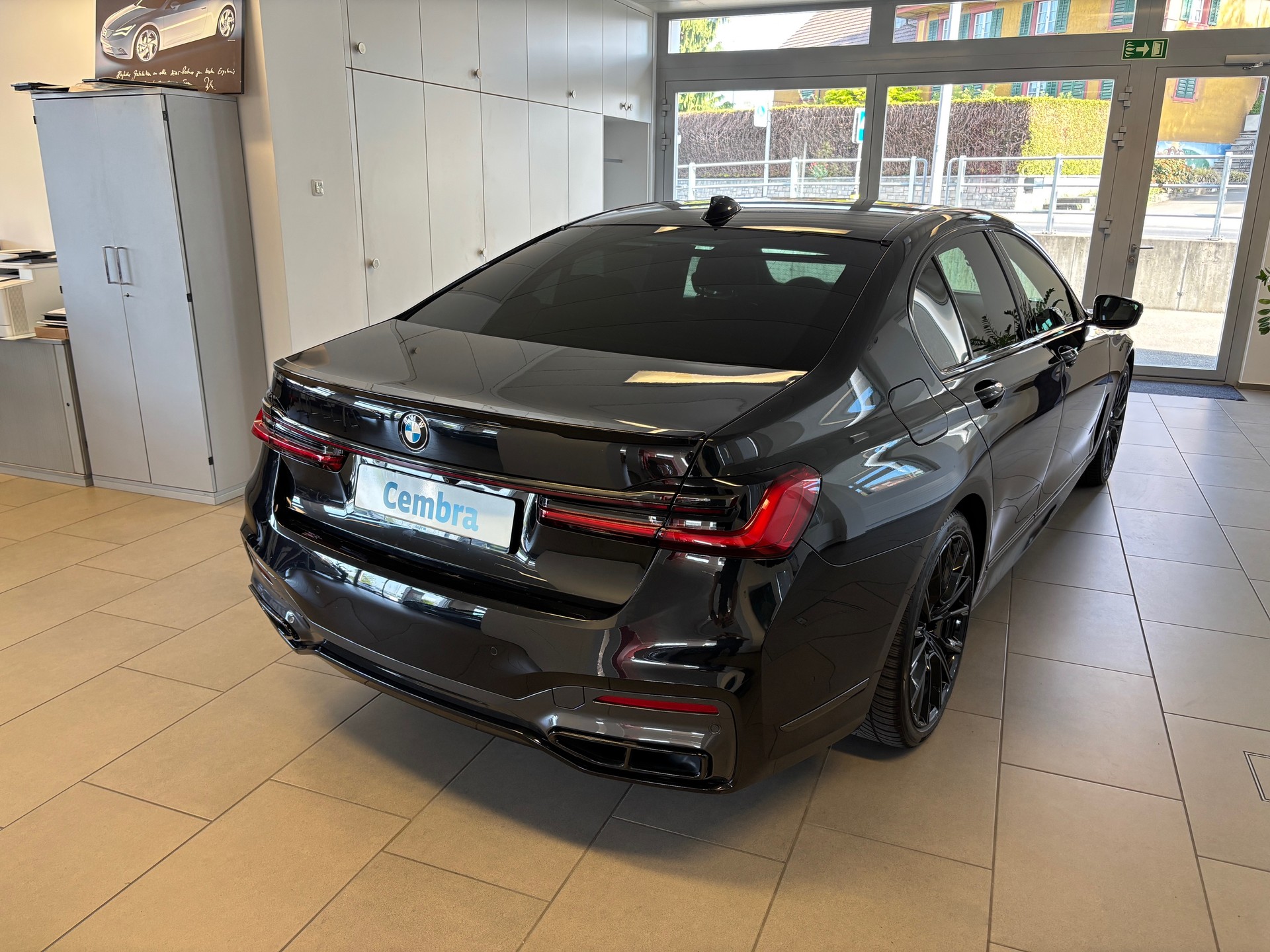 BMW 730d M Sport xDrive Steptronic-image-2