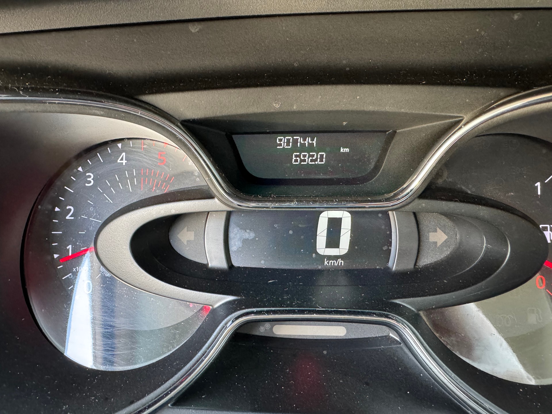 RENAULT Captur 1.5 dCi Helly Hansen-image-8