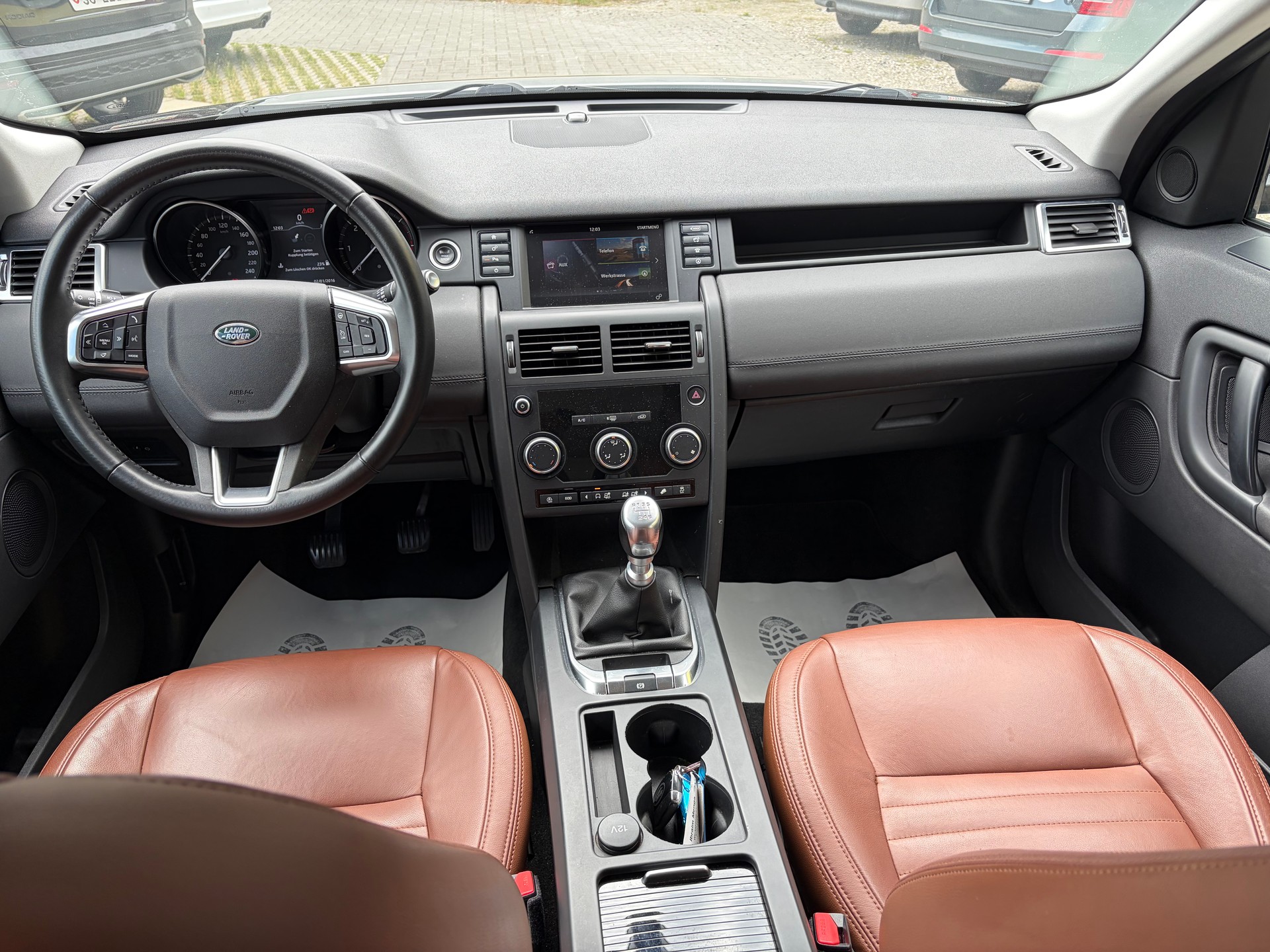 LAND ROVER Discovery Sport 2.0 TD4 SE-image-8