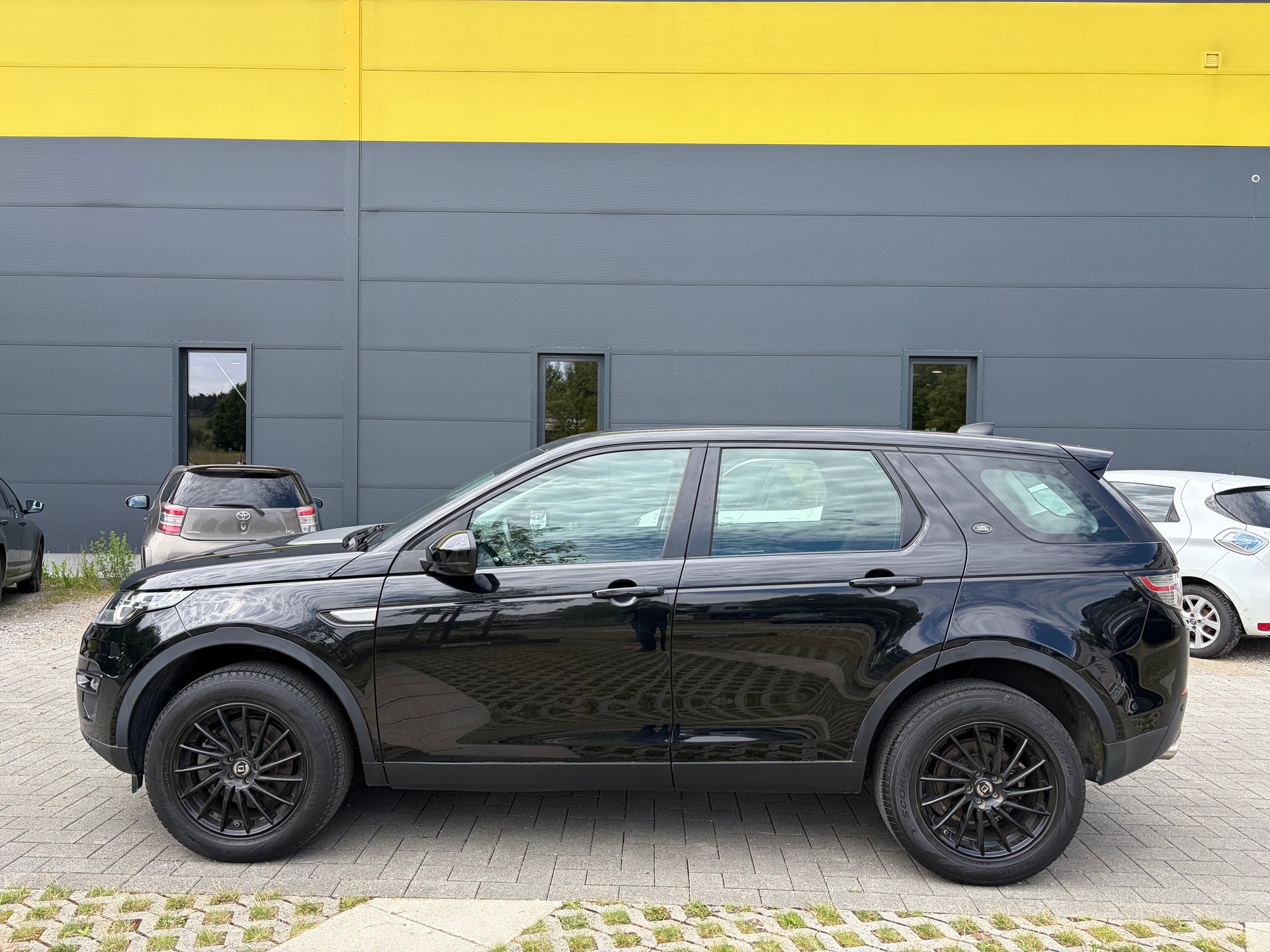 LAND ROVER Discovery Sport 2.0 TD4 SE-image-7