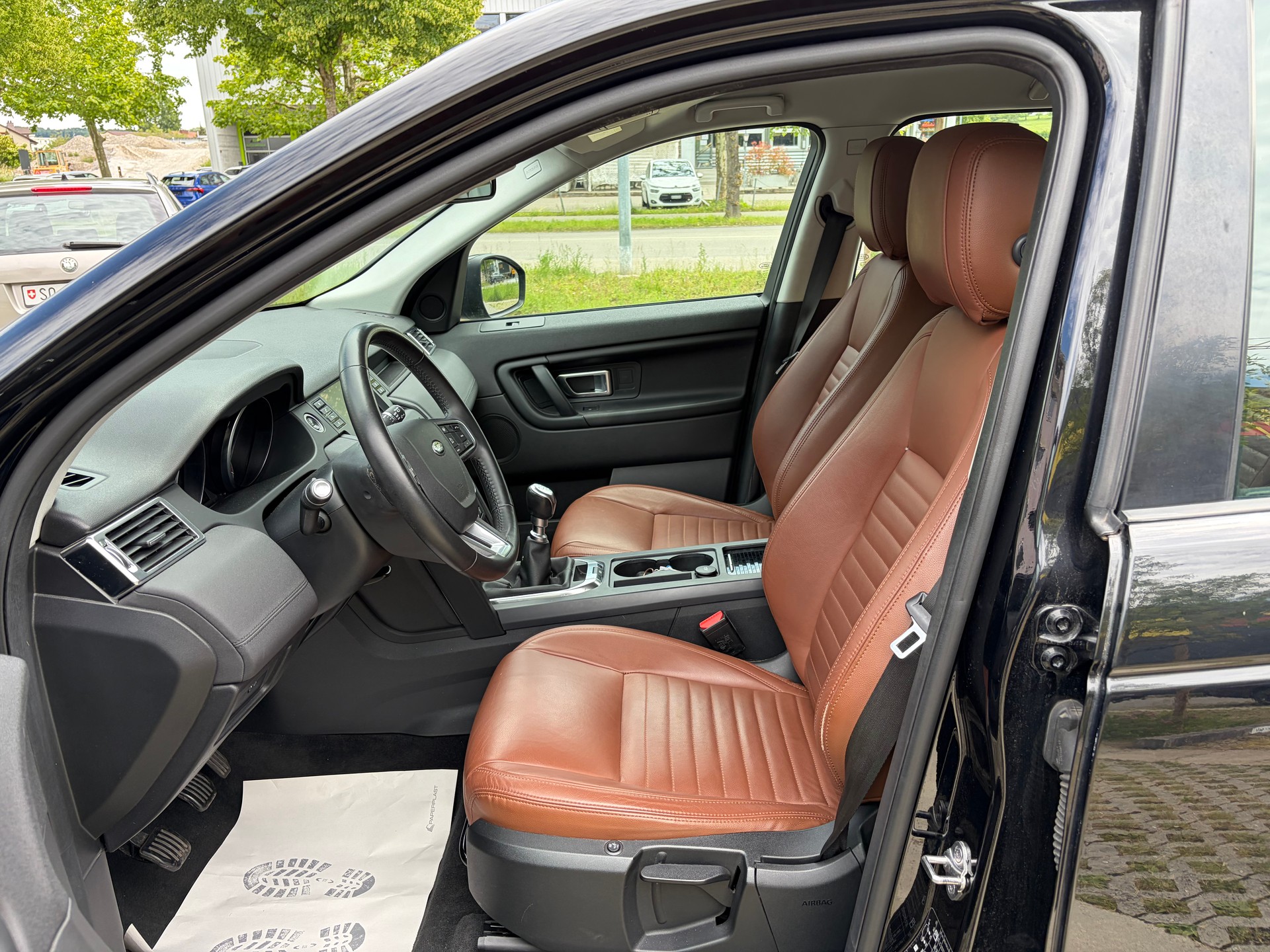 LAND ROVER Discovery Sport 2.0 TD4 SE-image-9