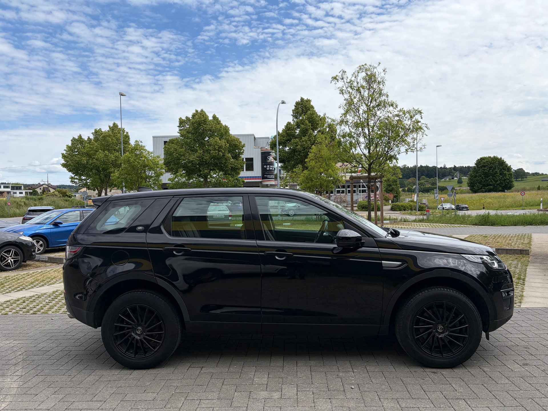 LAND ROVER Discovery Sport 2.0 TD4 SE-image-3
