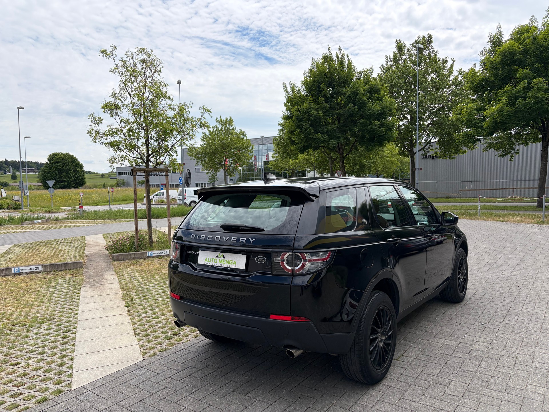 LAND ROVER Discovery Sport 2.0 TD4 SE-image-4