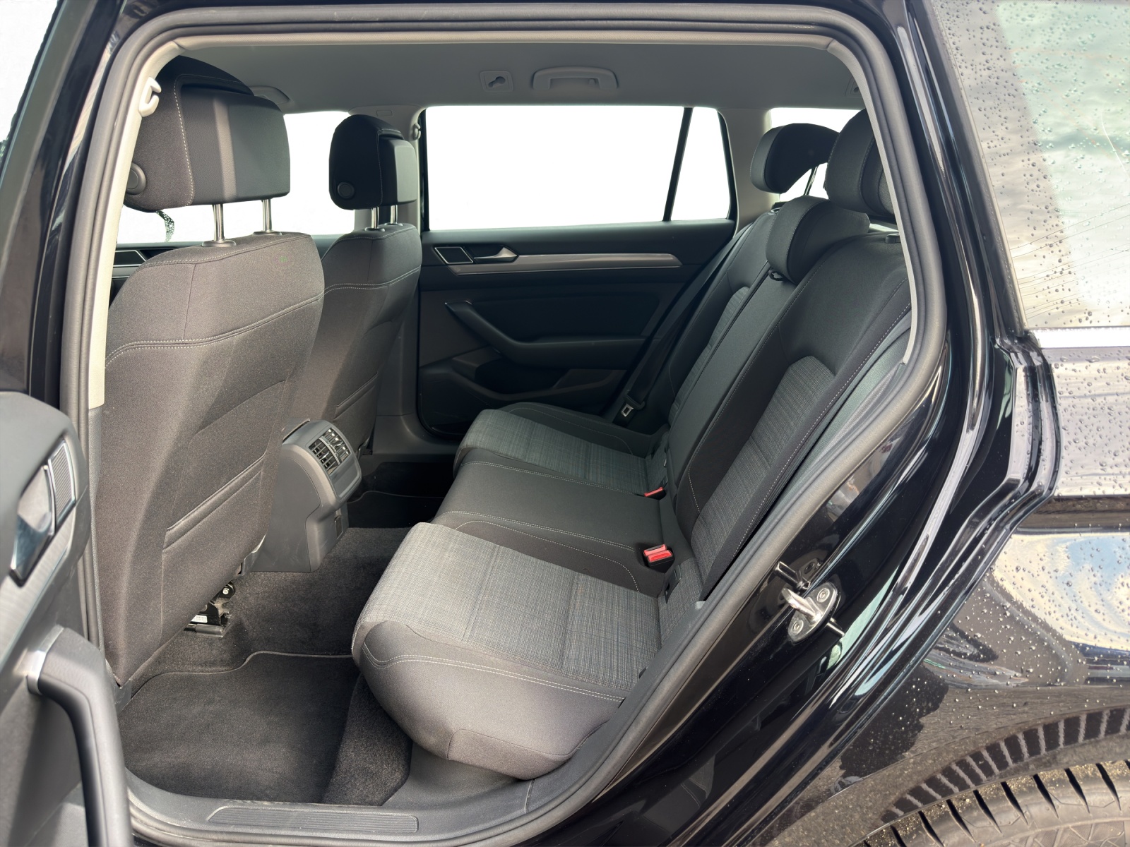 VW Passat 2.0 TDI BMT Business DSG-image-13