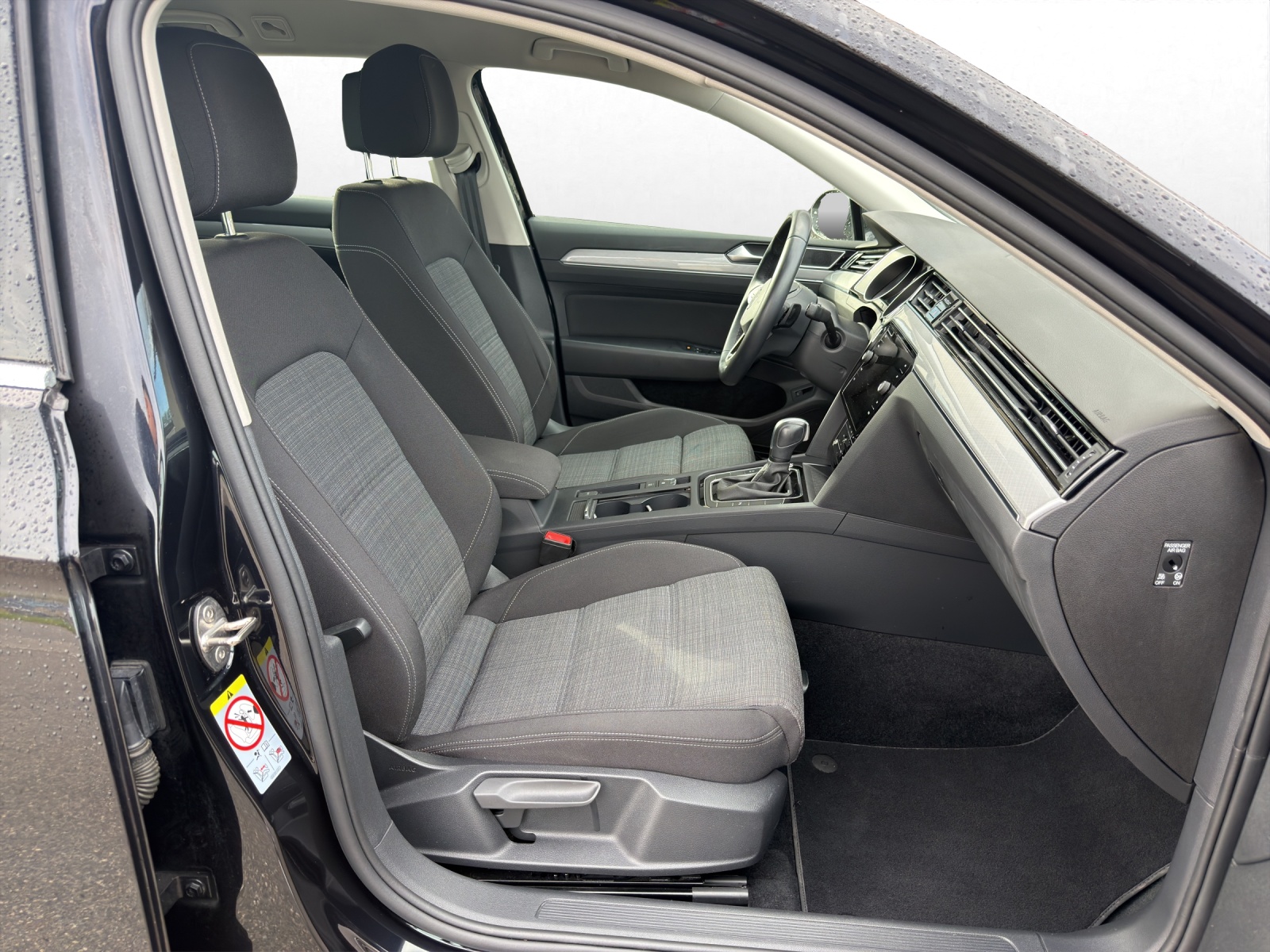 VW Passat 2.0 TDI BMT Business DSG-image-12