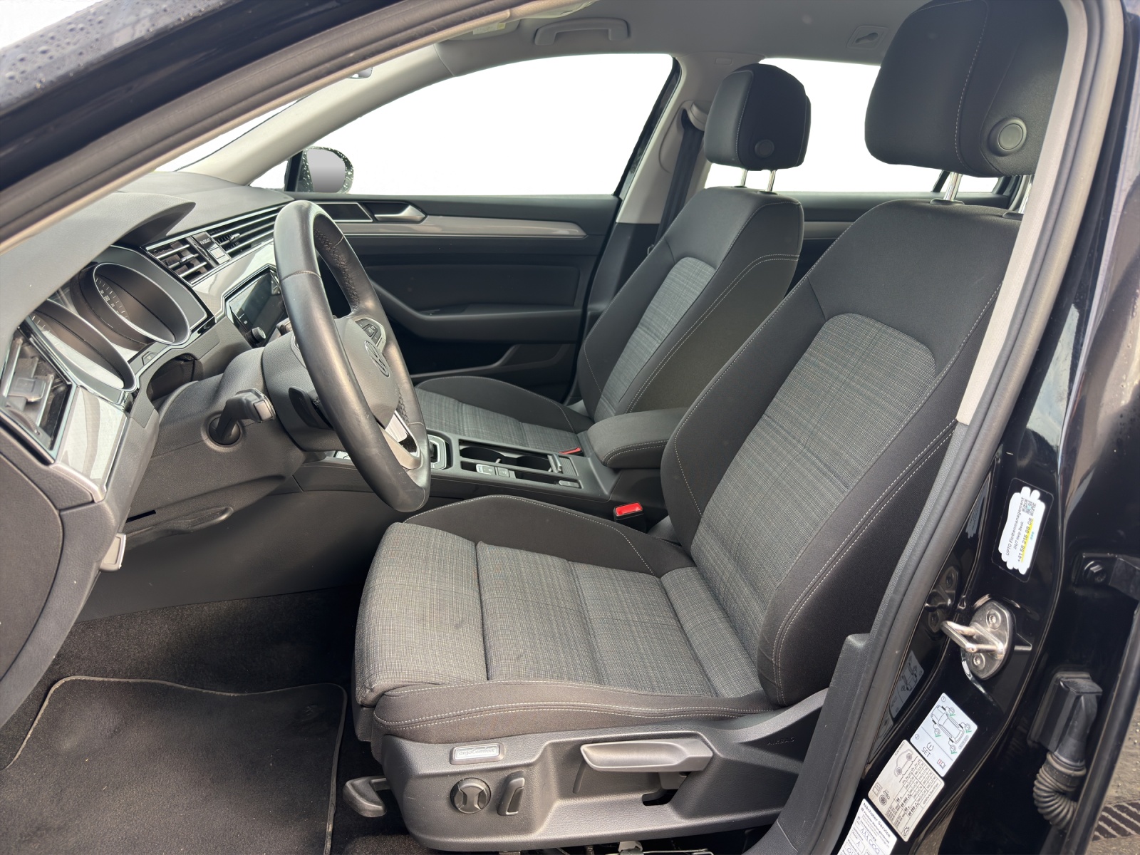 VW Passat 2.0 TDI BMT Business DSG-image-11