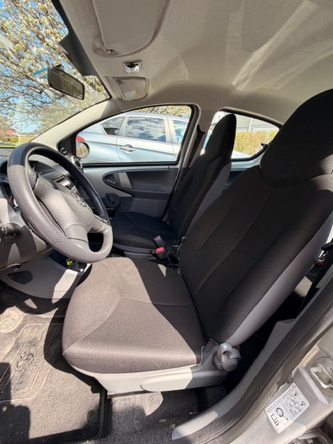 TOYOTA Aygo 1.0 Linea Sol-image-10