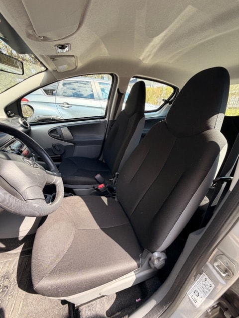 TOYOTA Aygo 1.0 Linea Sol-image-9