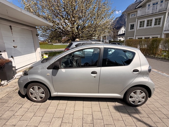 TOYOTA Aygo 1.0 Linea Sol-image-2