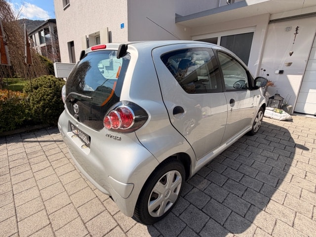 TOYOTA Aygo 1.0 Linea Sol-image-4