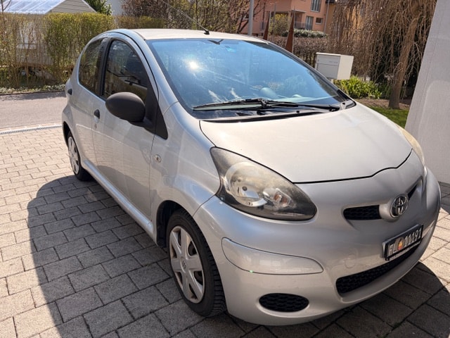 TOYOTA Aygo 1.0 Linea Sol-image-0