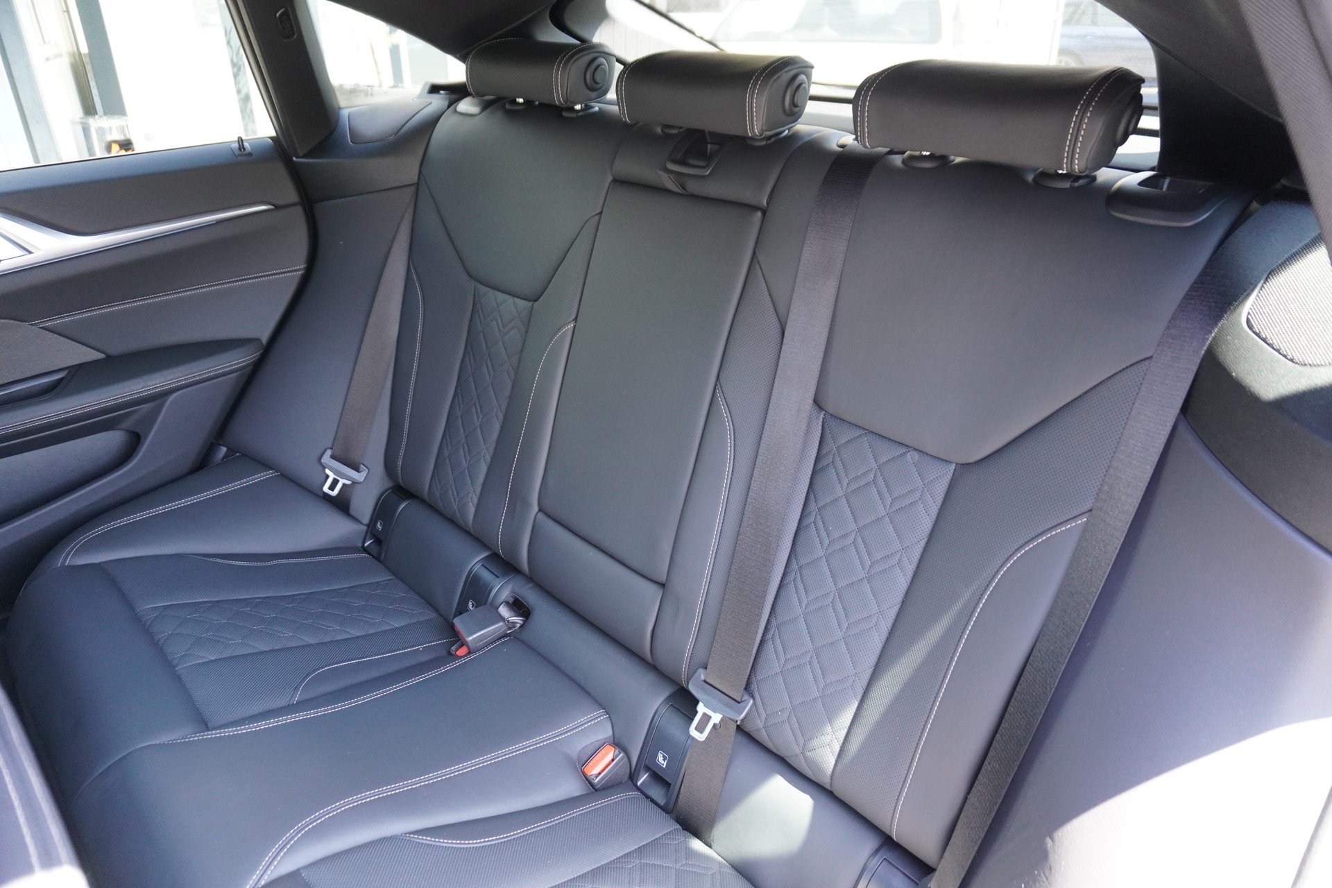 BMW i4 M50 M SPORT!!! INDIVIDUAL!!!-image-21